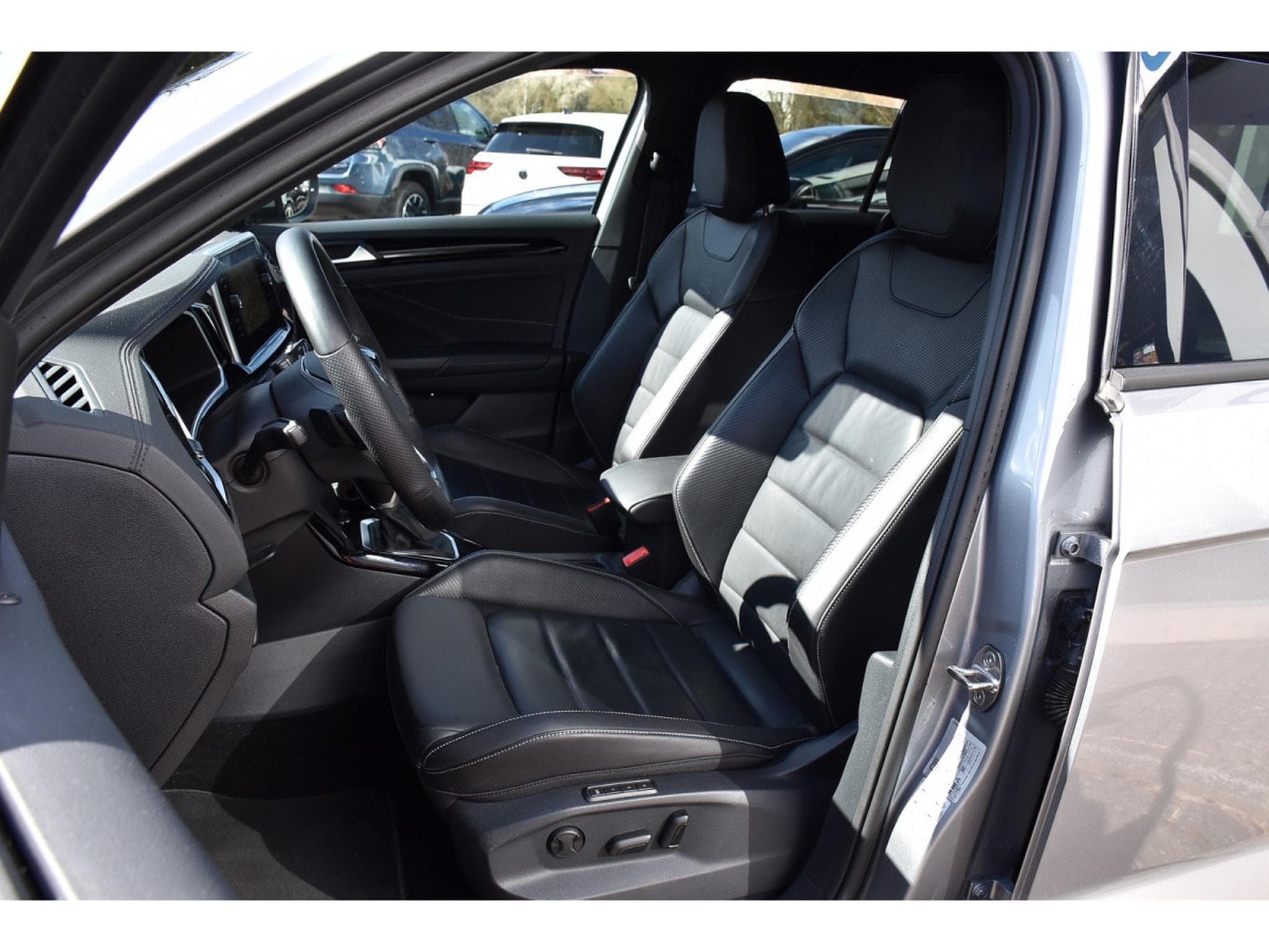 VW T-Roc 1.5 TSI R-Line DSG CUIR MEMO TRAVEL SIDE GPS PARK CAM 1°MAIN (2023) - Foto 6