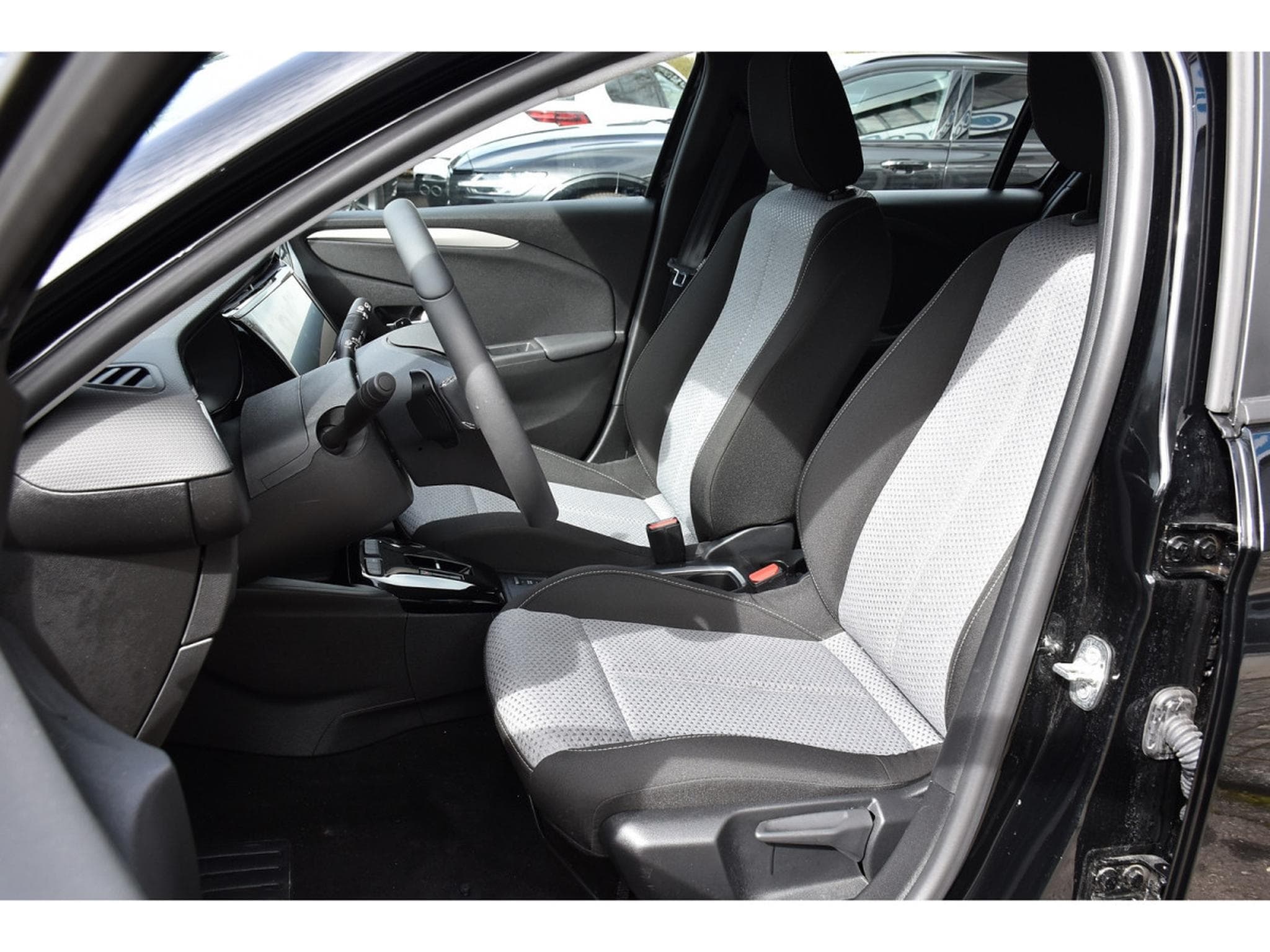 Opel Corsa 1.2 Turbo Edition AT8 REGUL LANE SIDE CAM 1° MAIN (2025) - Foto 5