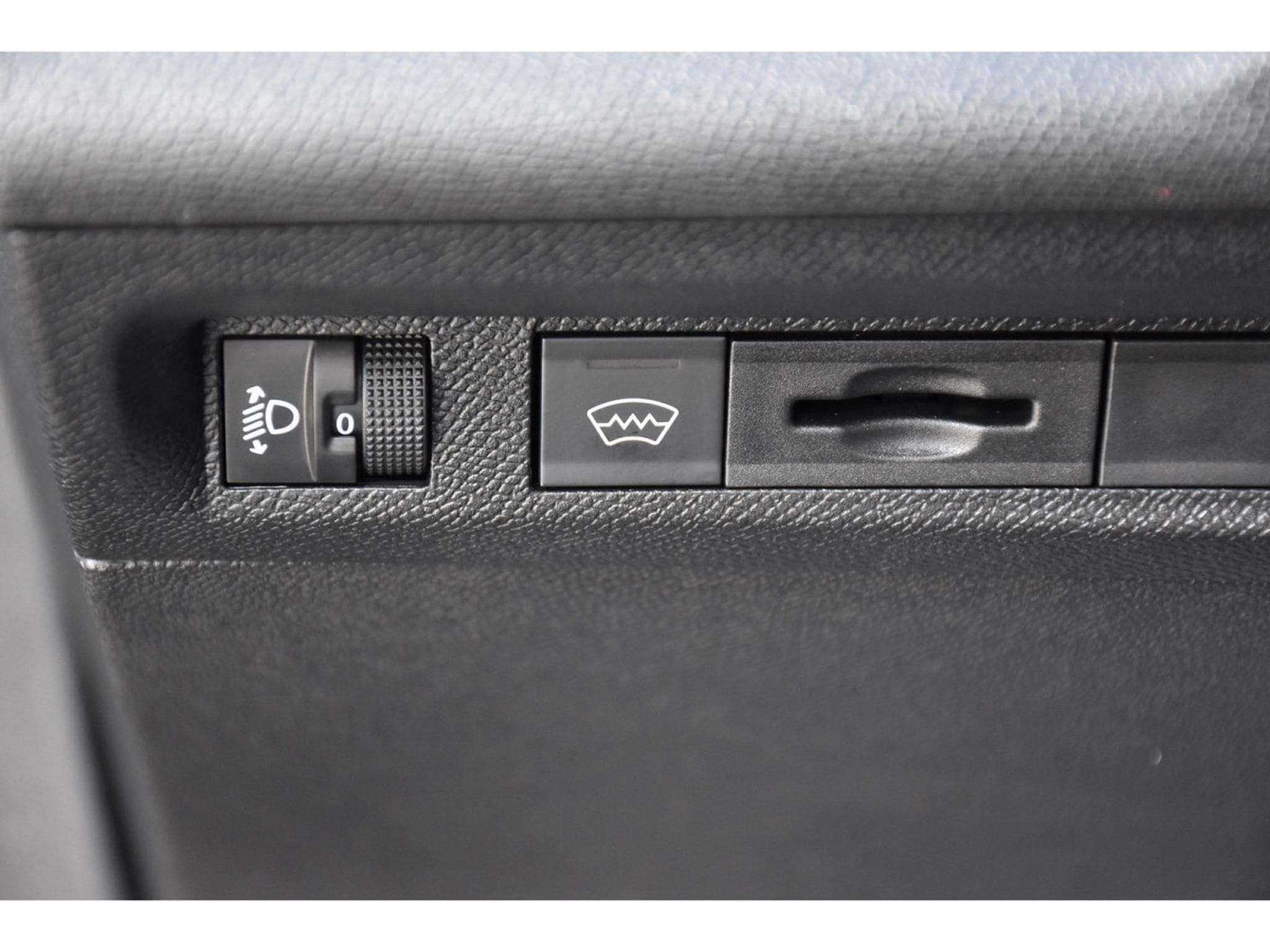 Peugeot 408 1.2 PureTech Allure EAT8 SG CHFF LANE CAM360 JA19 1° MAIN (2024) - Foto 23