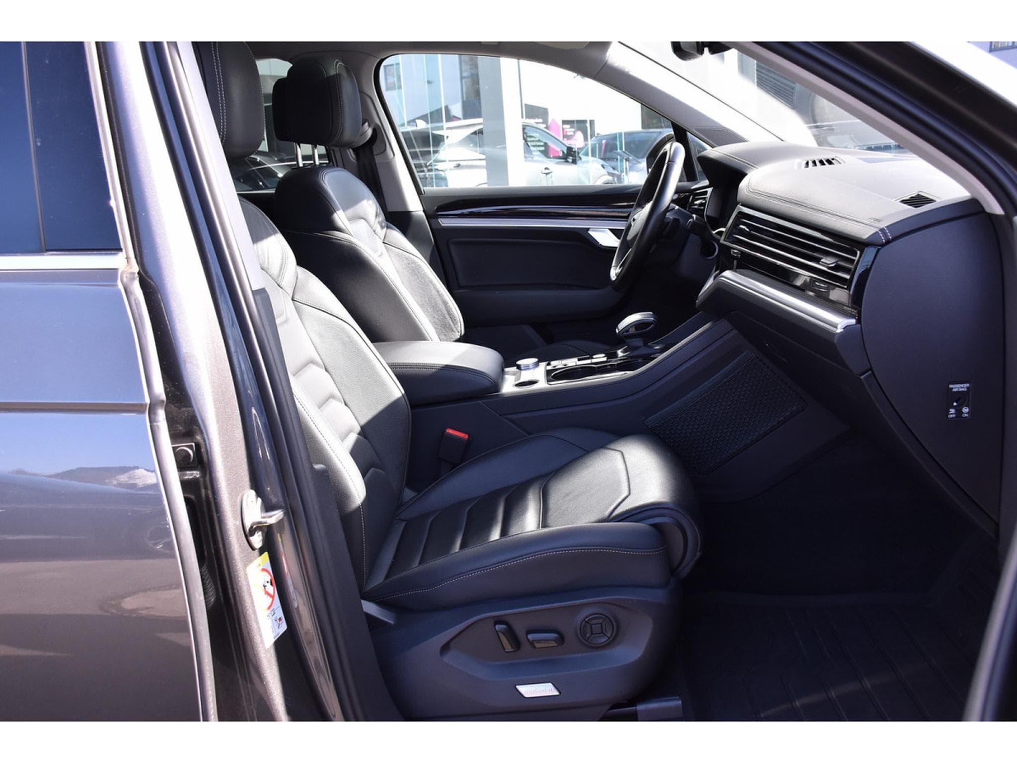 VW Touareg 3.0 TDI 4Motion R-Line Tip PANO CHFF ADD ATT RMQ MEM 1° MAIN (2021) - Foto 7