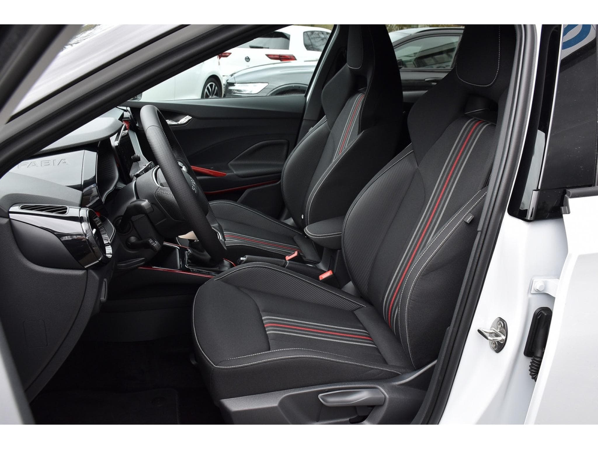 Skoda Fabia 1.0 TSI Monte Carlo DSG ACC TRAVEL CAM KESSY NEUVE (2026) - Foto 6