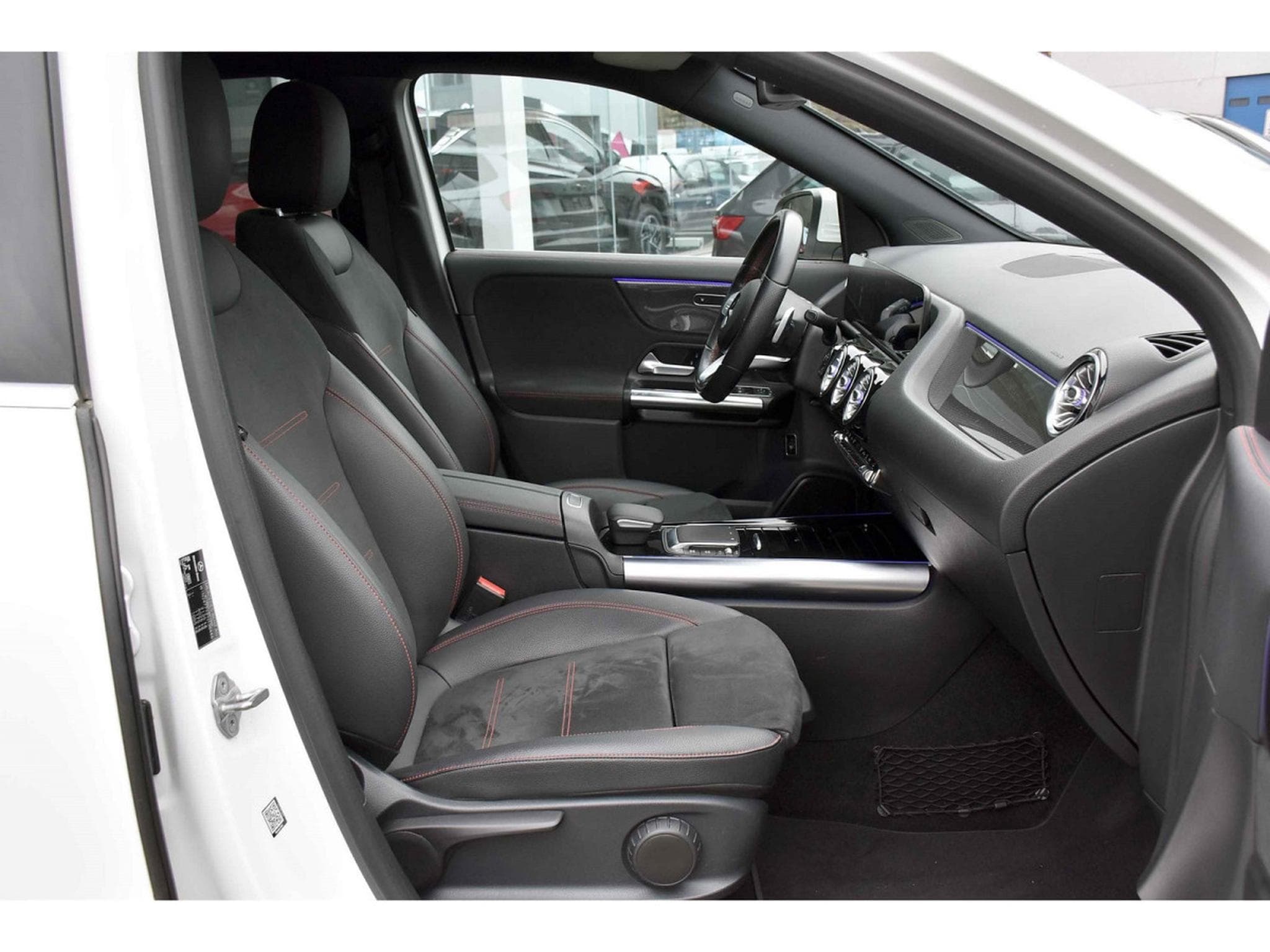 Mercedes GLA 200 CDI AMG Line 8G-Tronic GPS LANE SIDE CAM KEYLESS 1° MAIN (2021) - Foto 7