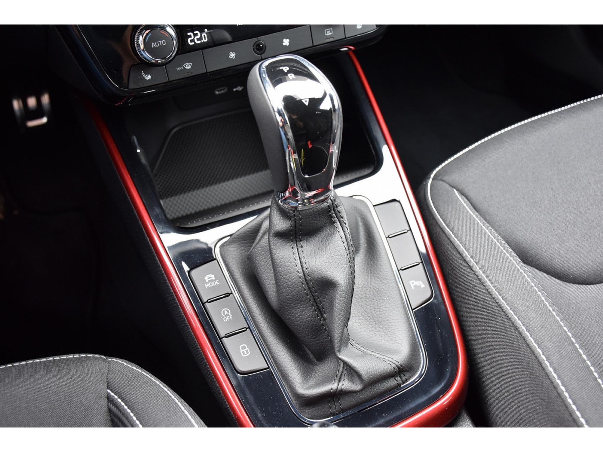 Skoda Fabia 1.0 TSI Monte Carlo DSG ACC TRAVEL CAM KESSY NEUVE (2026) - Foto 19