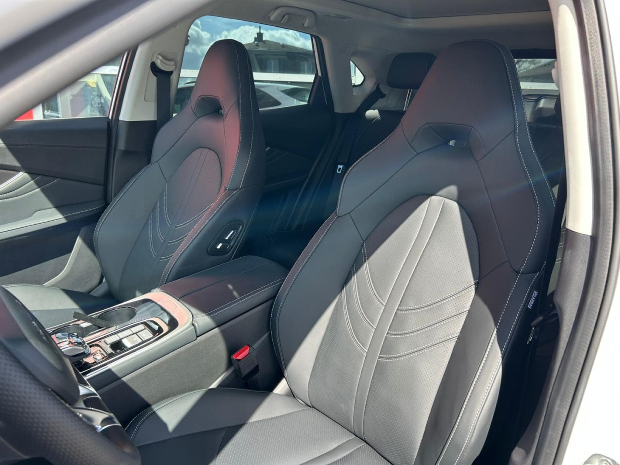 Forthing T5 EVO 1.5 HEV  1.5 FULL HYBRID (2026) - Foto 12