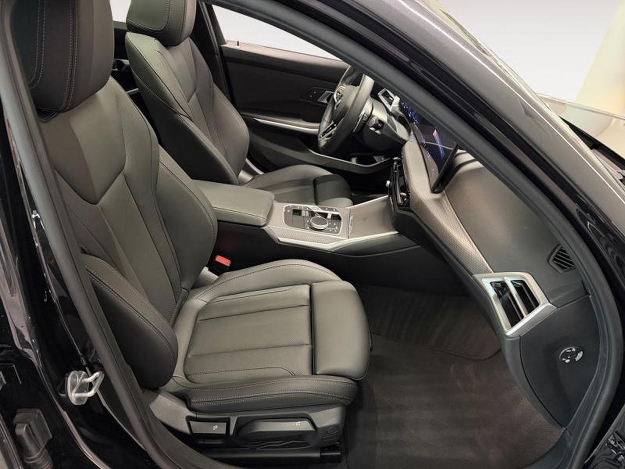 BMW 320 xDrive Touring (2025) - Photo 9