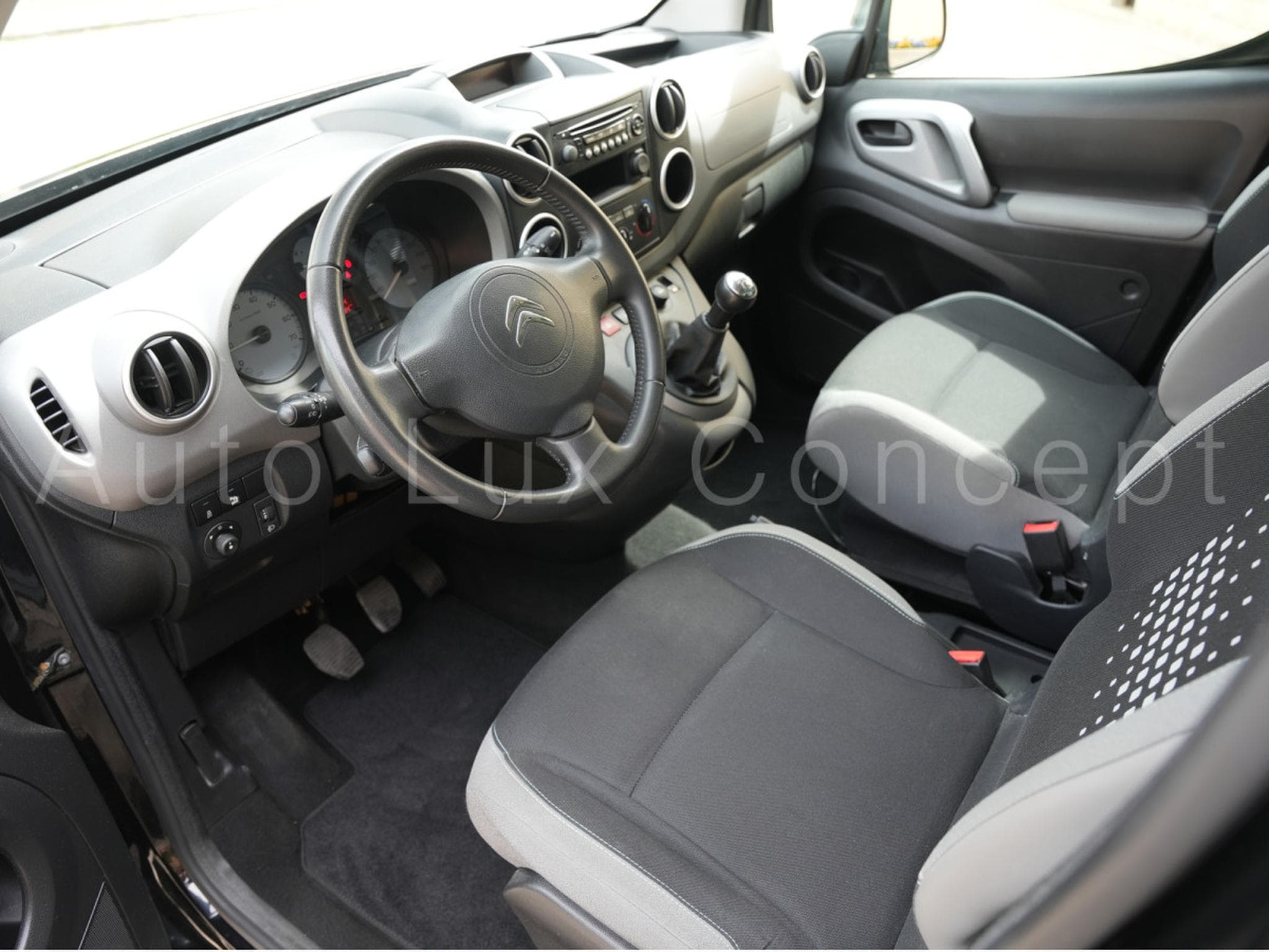 Citroën Berlingo Multispace 1.6 BlueHDi 100 ch Selection (2015) - Photo 5