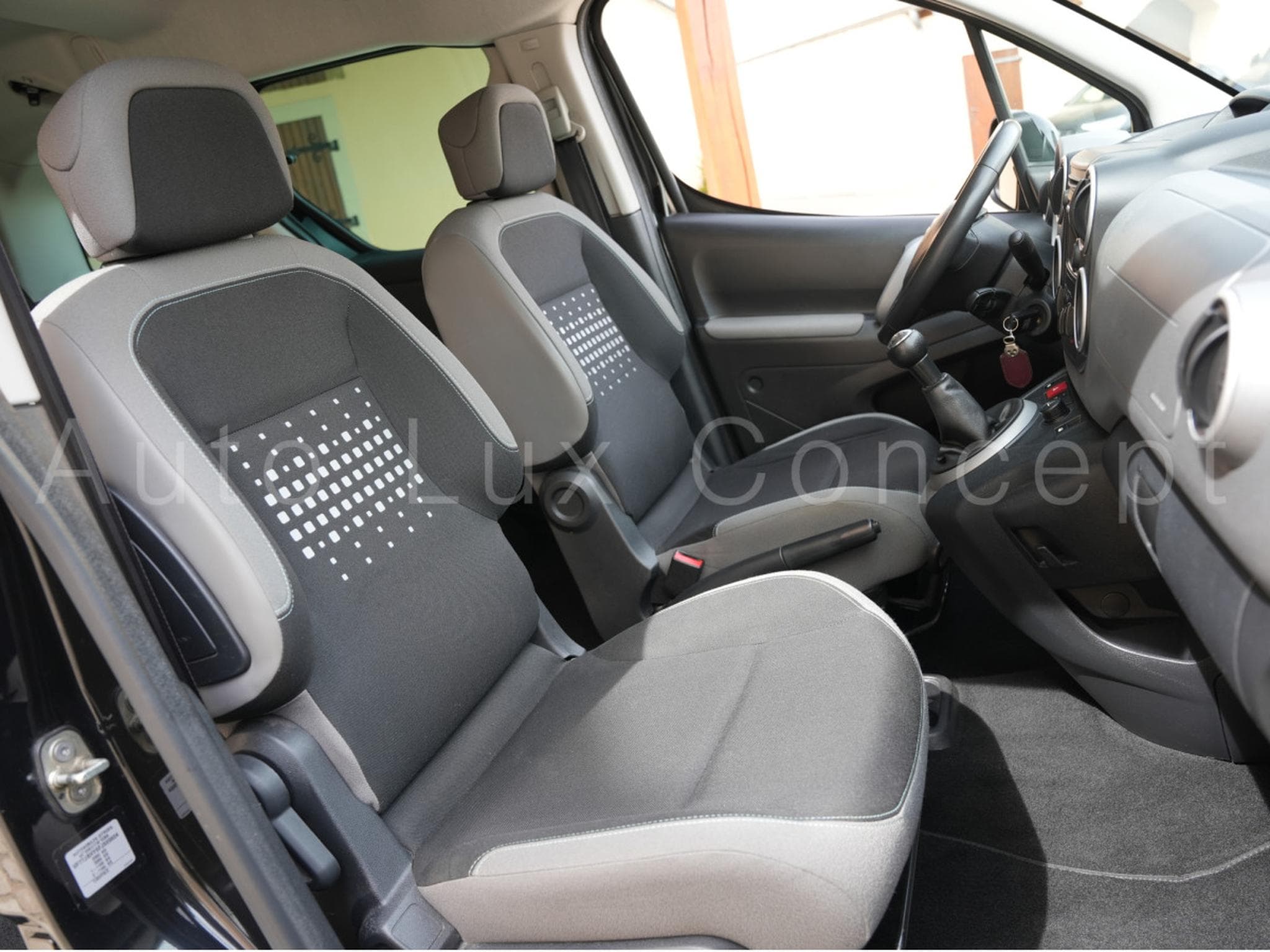 Citroën Berlingo Multispace 1.6 BlueHDi 100 ch Selection (2015) - Photo 8