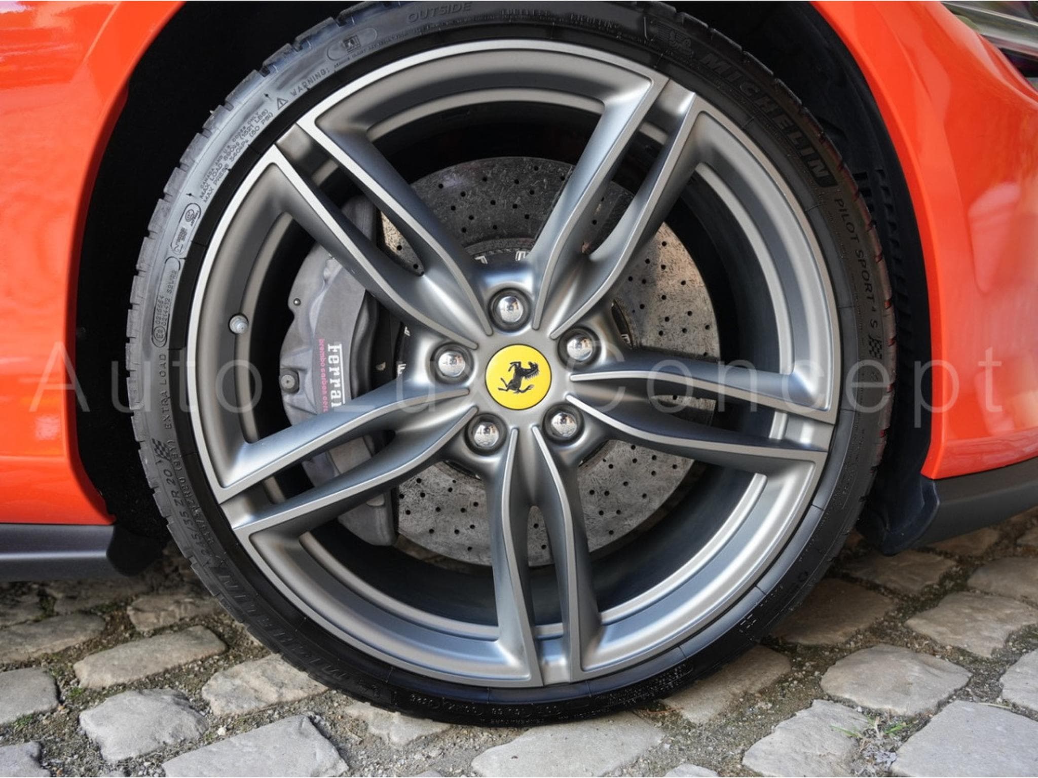 Ferrari Roma Rosso Dino (2021) - Photo 30