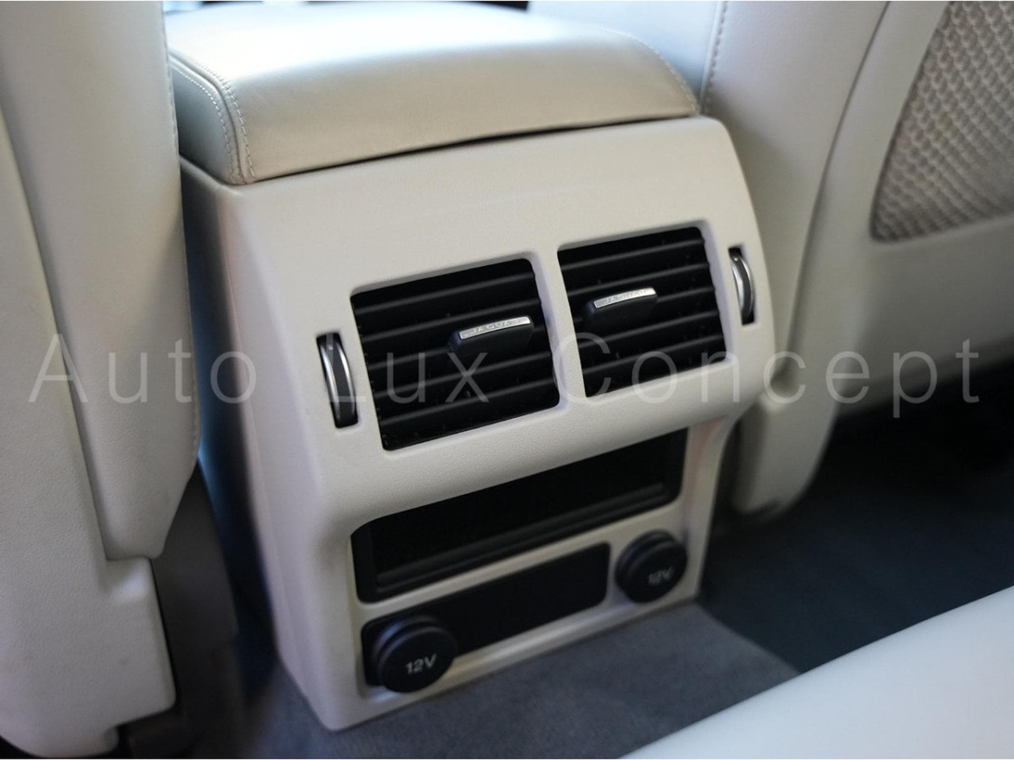 Jaguar XE Portfolio 20t (2016) - Photo 28