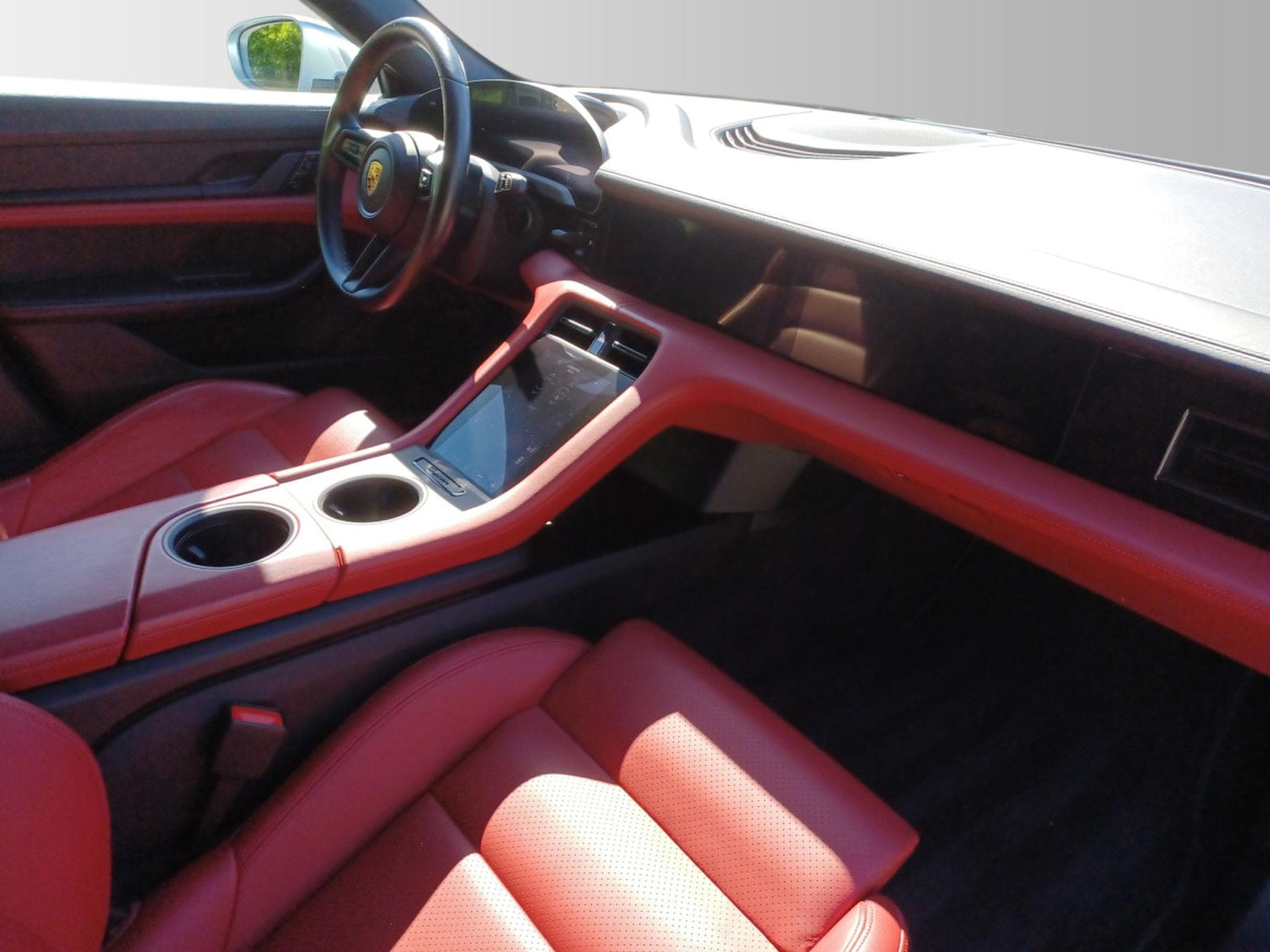 Porsche Taycan 4S (2021) - Photo 10