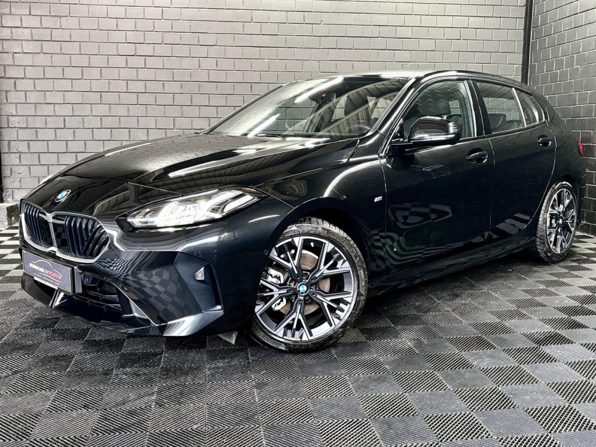 BMW 120 120i M-Sport 170CV  *Sièges Chauffants* Shadow Line * (2025) - Photo 1