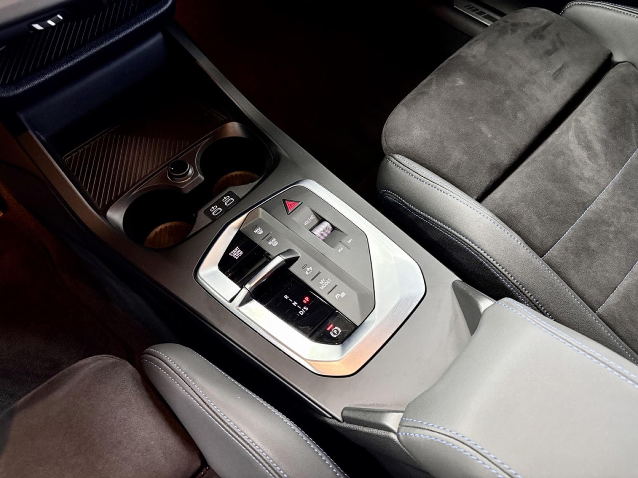 BMW 120 120i M-Sport 170CV  *Sièges Chauffants* Shadow Line * (2025) - Photo 13