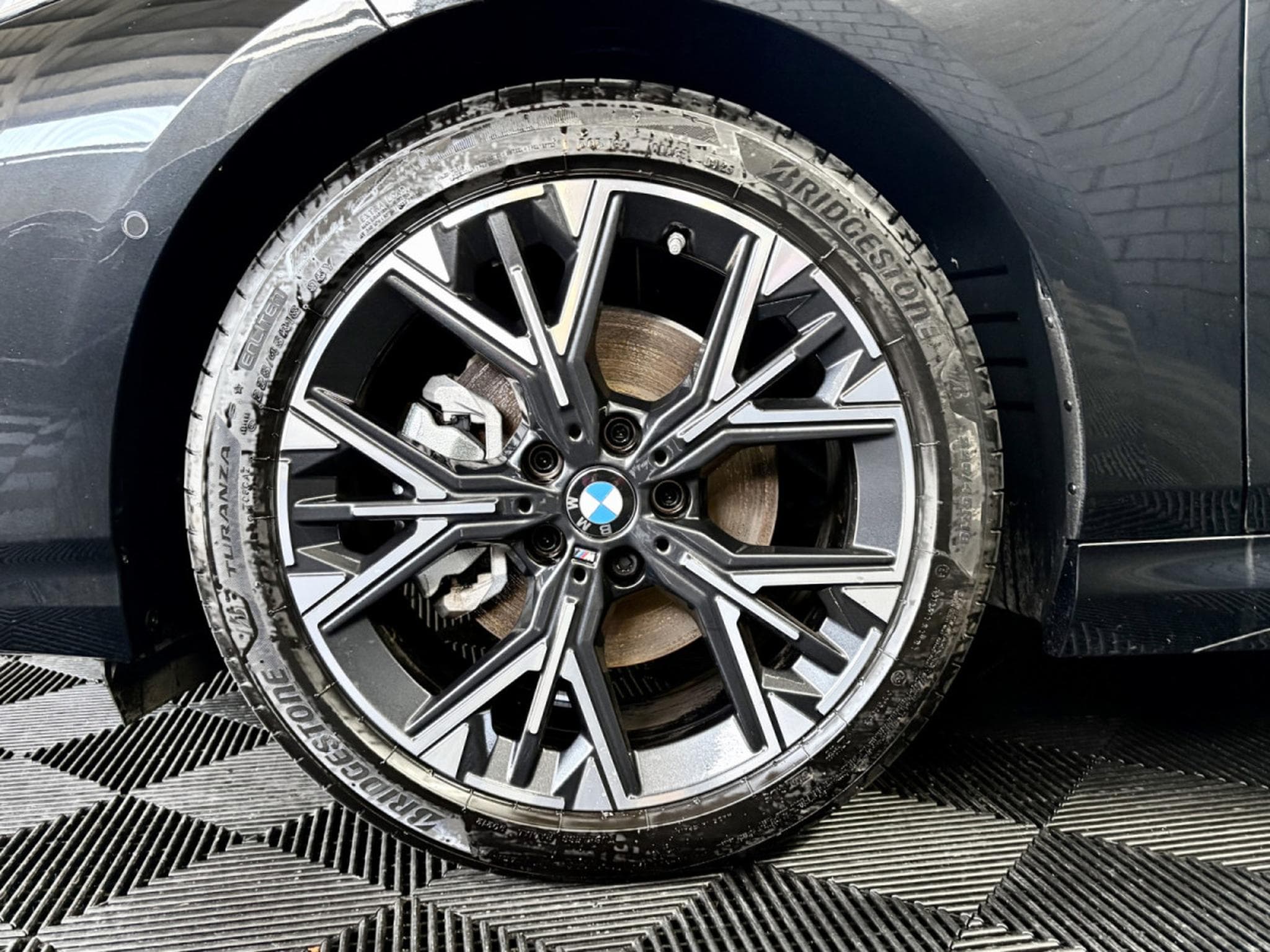 BMW 120 120i M-Sport 170CV  *Sièges Chauffants* Shadow Line * (2025) - Photo 24