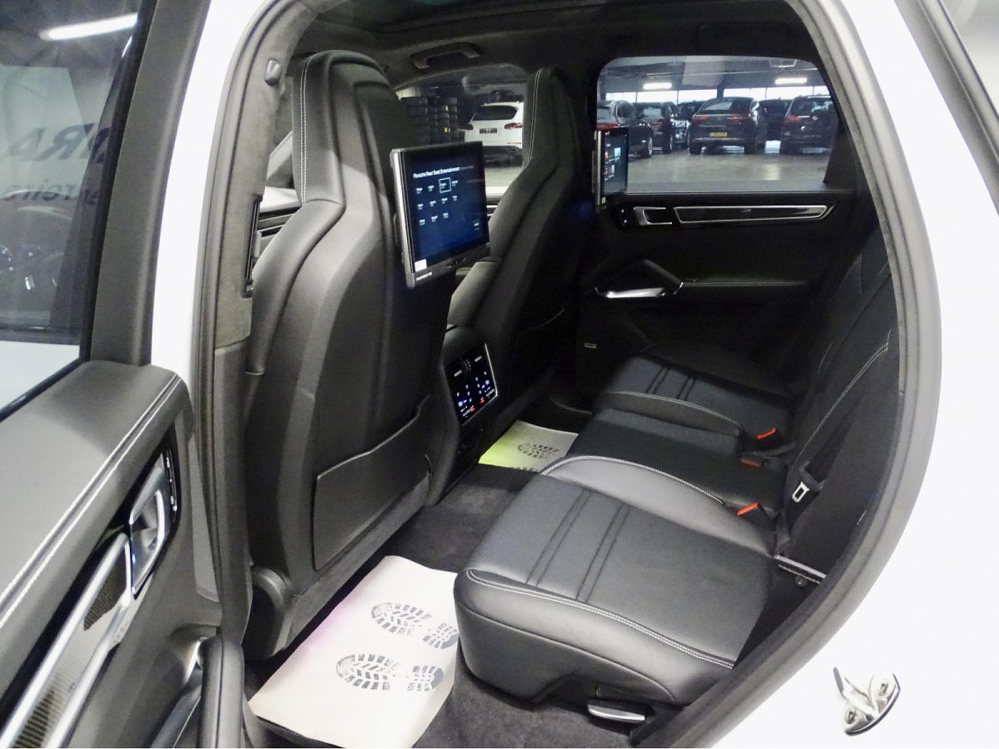 Porsche Cayenne 4.0 TURBO PSCB SPORT DESIGN CARBON APPROVED Hinterradlenkung (2019) - Photo 8