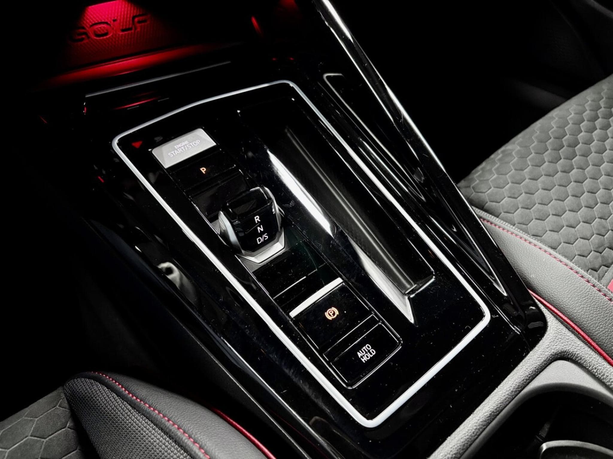 VW Golf GTI Clubsport 2.0 TSI 300 CV DSG7 *PACK PERF* AKRA* MATRIX * (2024) - Photo 11