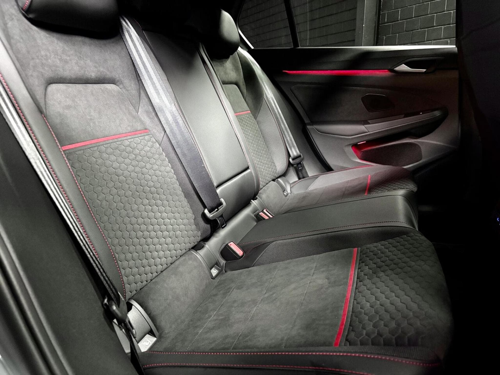 VW Golf GTI Clubsport 2.0 TSI 300 CV DSG7 *PACK PERF* AKRA* MATRIX * (2024) - Photo 17