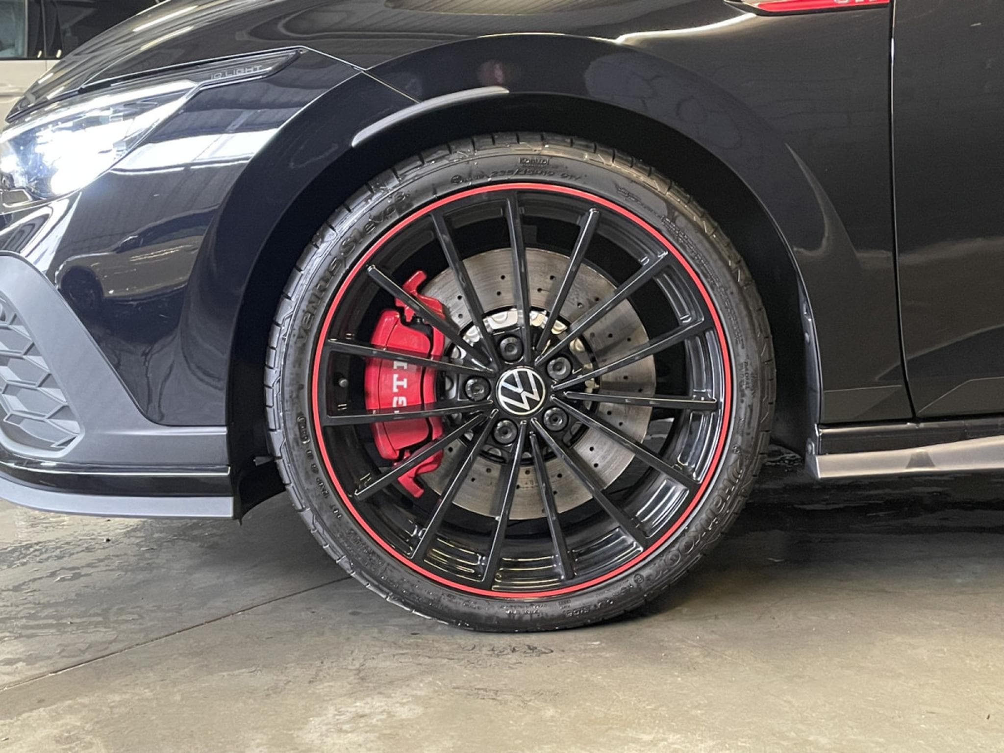 VW Golf GTI Clubsport 2.0 TSI 300 CV DSG7 *PACK PERF* AKRA* MATRIX * (2024) - Photo 18