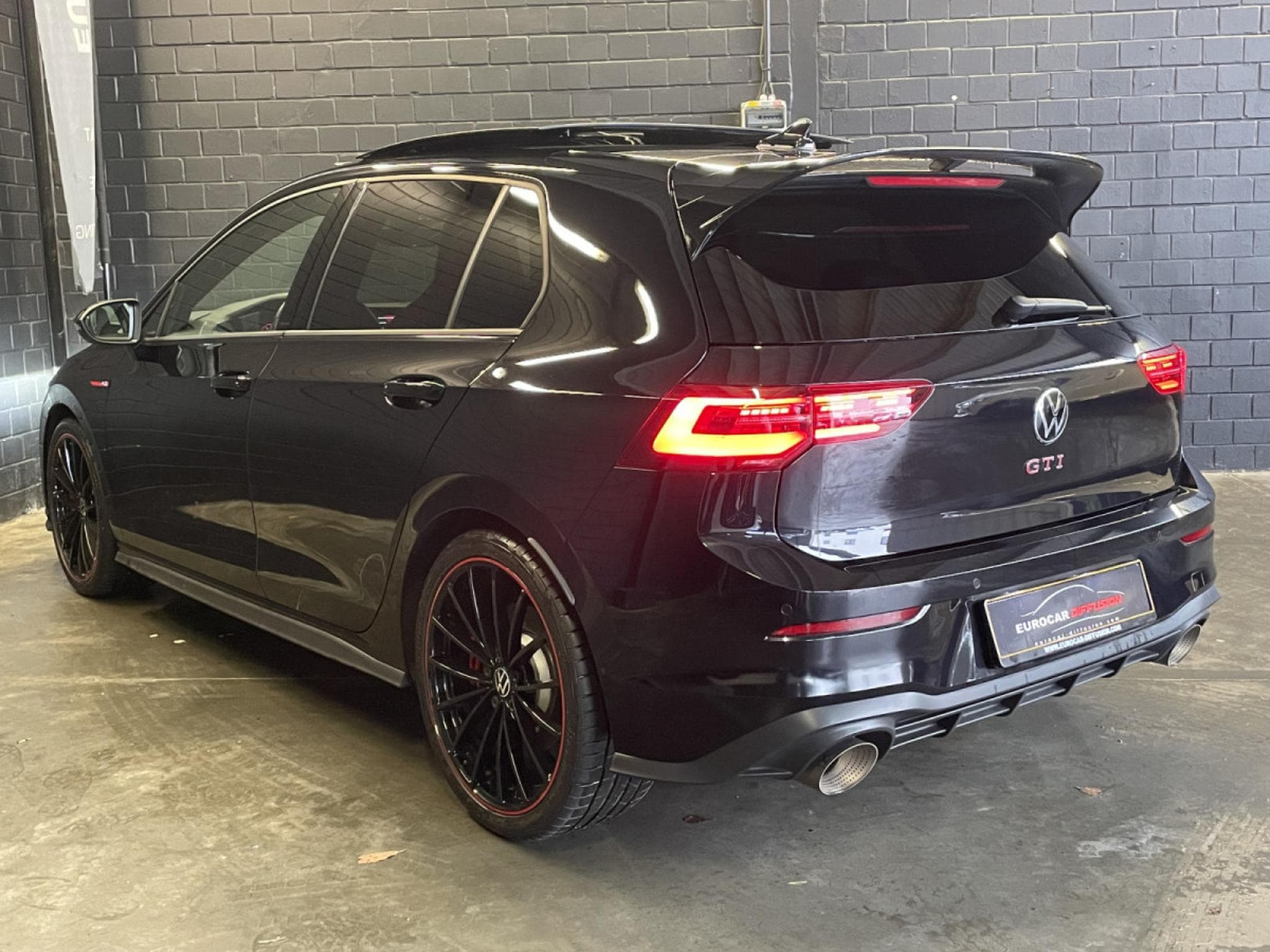 VW Golf GTI Clubsport 2.0 TSI 300 CV DSG7 *PACK PERF* AKRA* MATRIX * (2024) - Photo 4