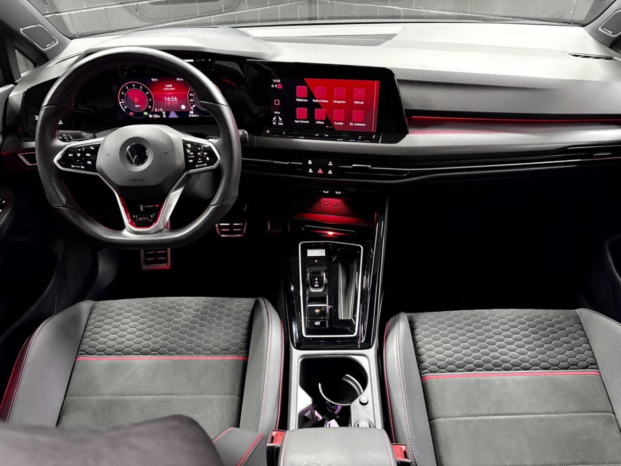 VW Golf GTI Clubsport 2.0 TSI 300 CV DSG7 *PACK PERF* AKRA* MATRIX * (2024) - Photo 8