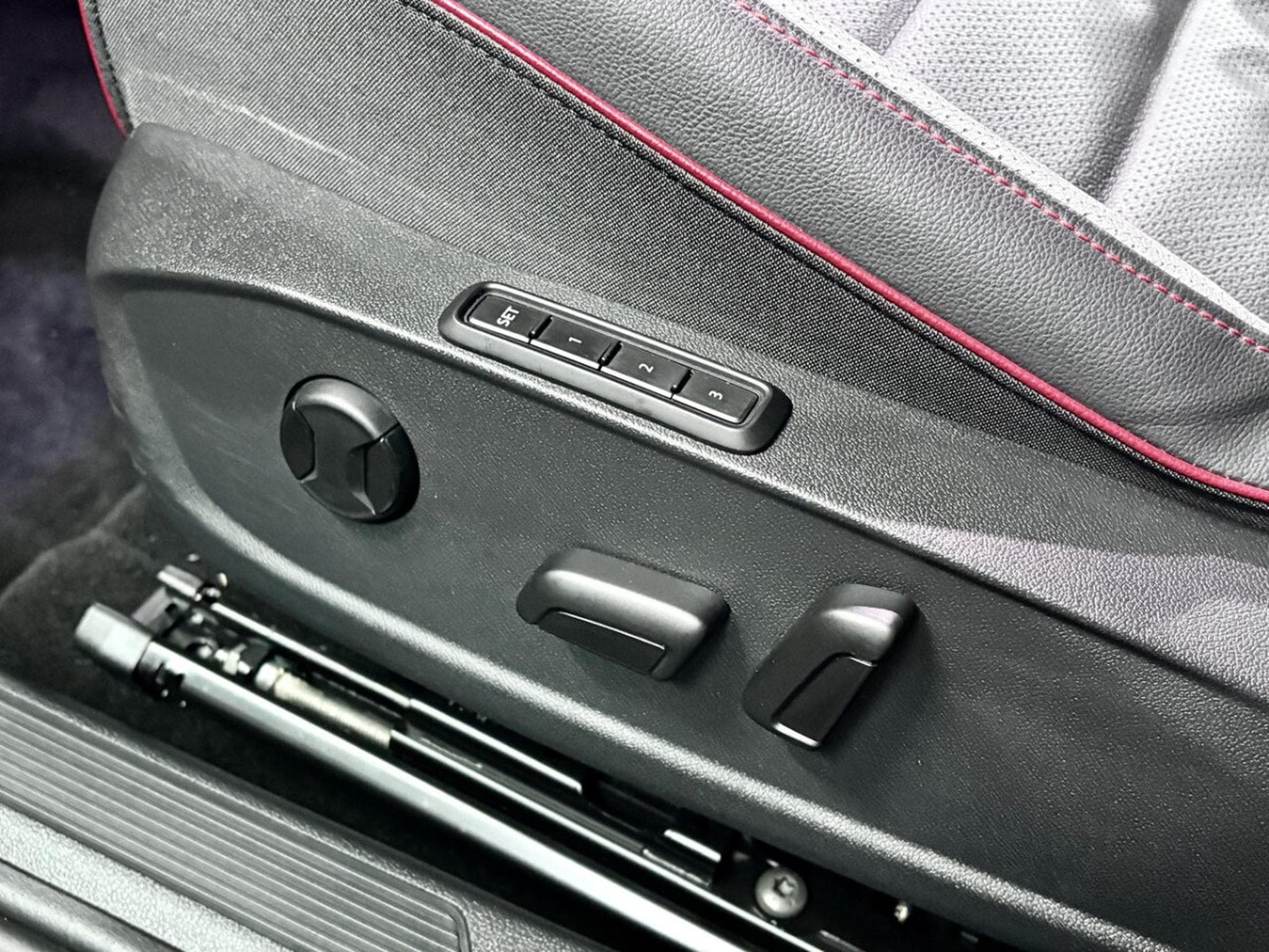 VW Golf GTI Clubsport 2.0 TSI 300 CV DSG7 *PACK PERF* AKRA* MATRIX * (2023) - Photo 10