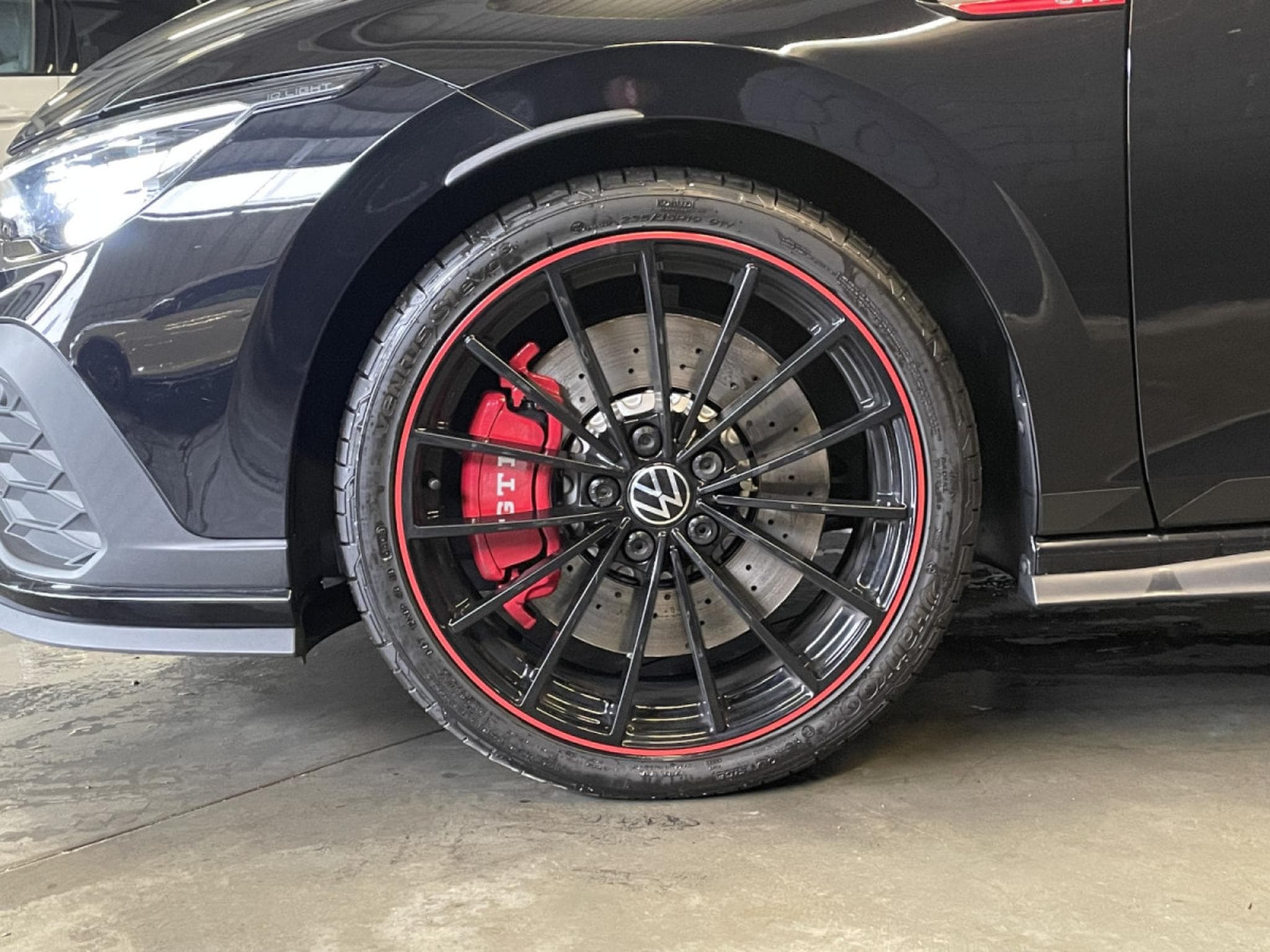 VW Golf GTI Clubsport 2.0 TSI 300 CV DSG7 *PACK PERF* AKRA* MATRIX * (2023) - Photo 21