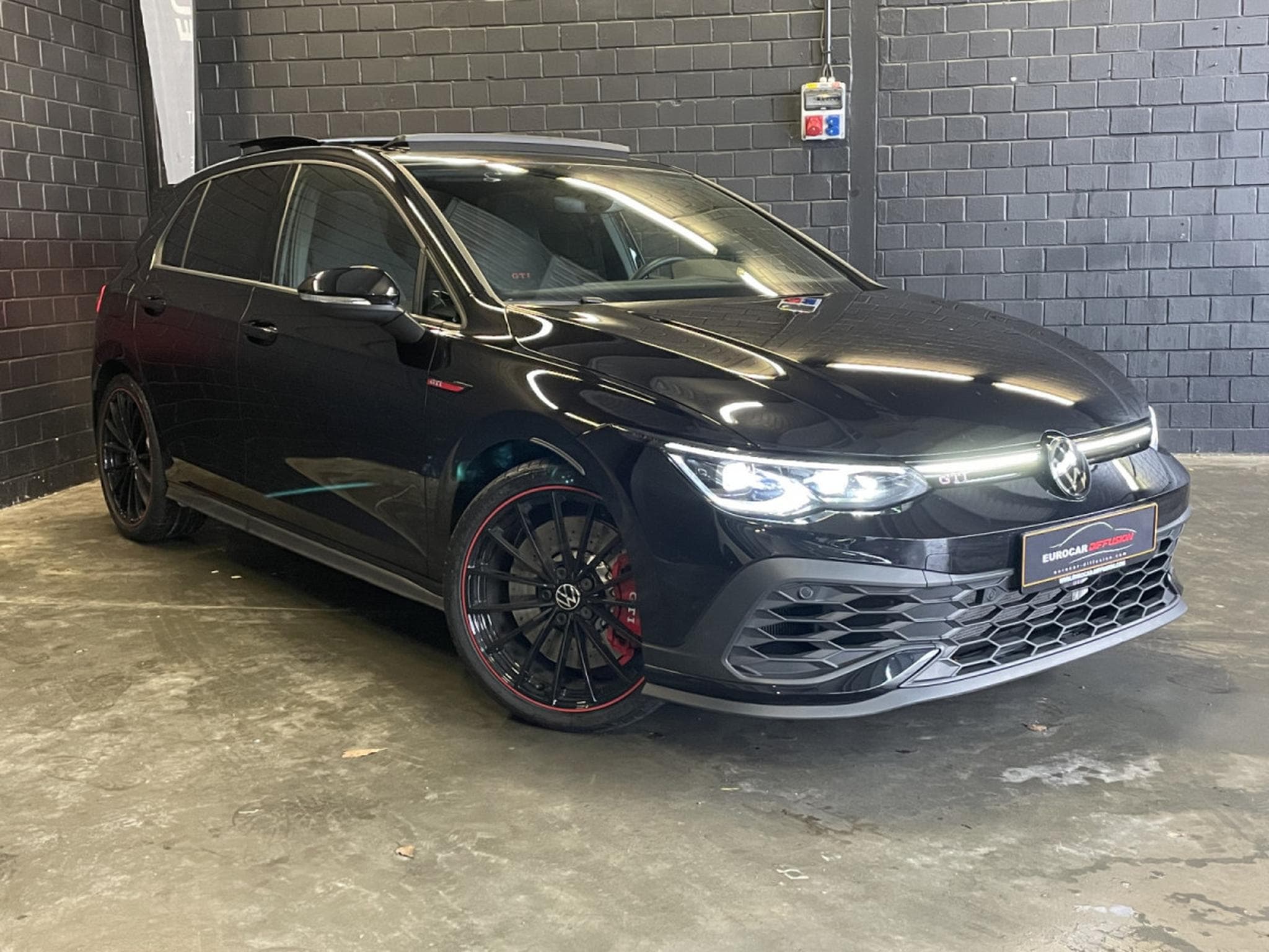 VW Golf GTI Clubsport 2.0 TSI 300 CV DSG7 *PACK PERF* AKRA* MATRIX * (2023) - Photo 3