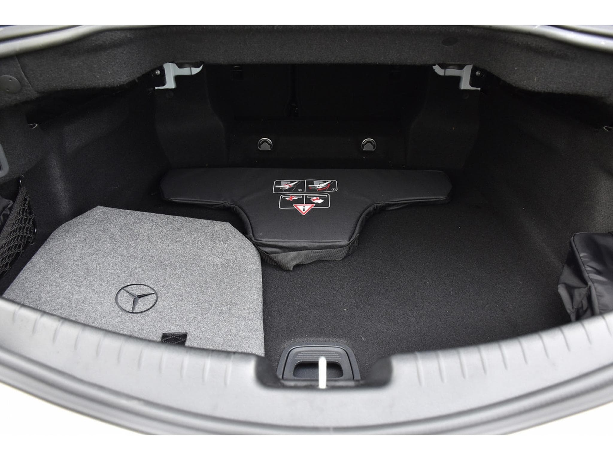 Mercedes CLE 200 AMG Line 9G-Tronic MEMO SG VENT DISTRONIC SIDE AIRSCARF 1°M. (2025) - Photo 23