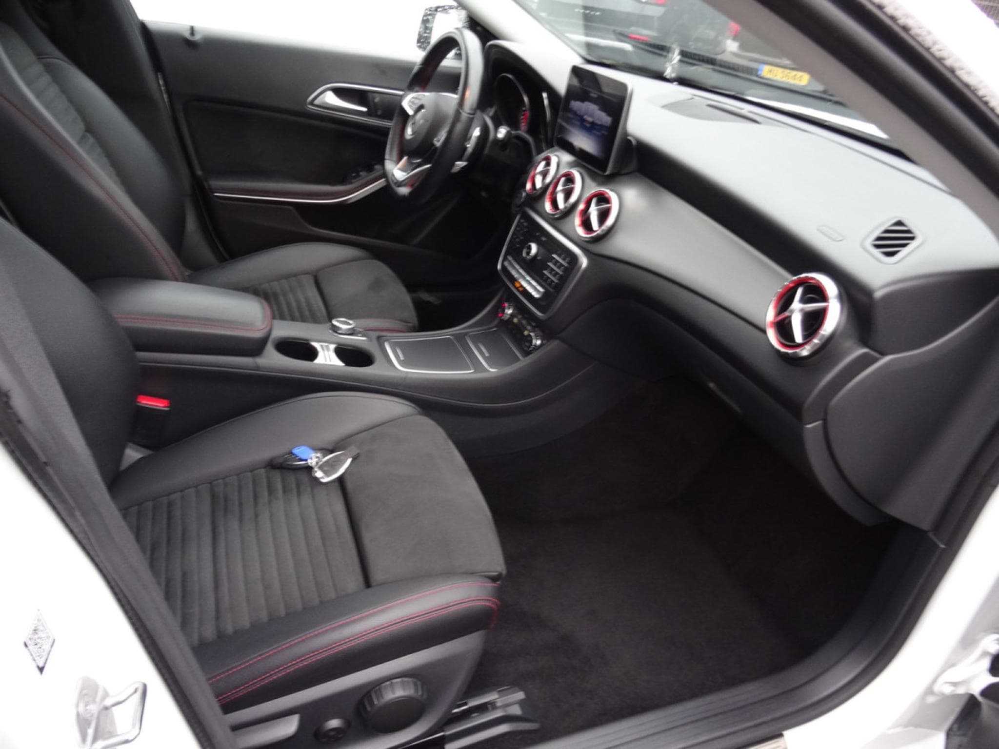 Mercedes CLA 200 Shooting Brake AMG-LINE (2019) - Photo 6