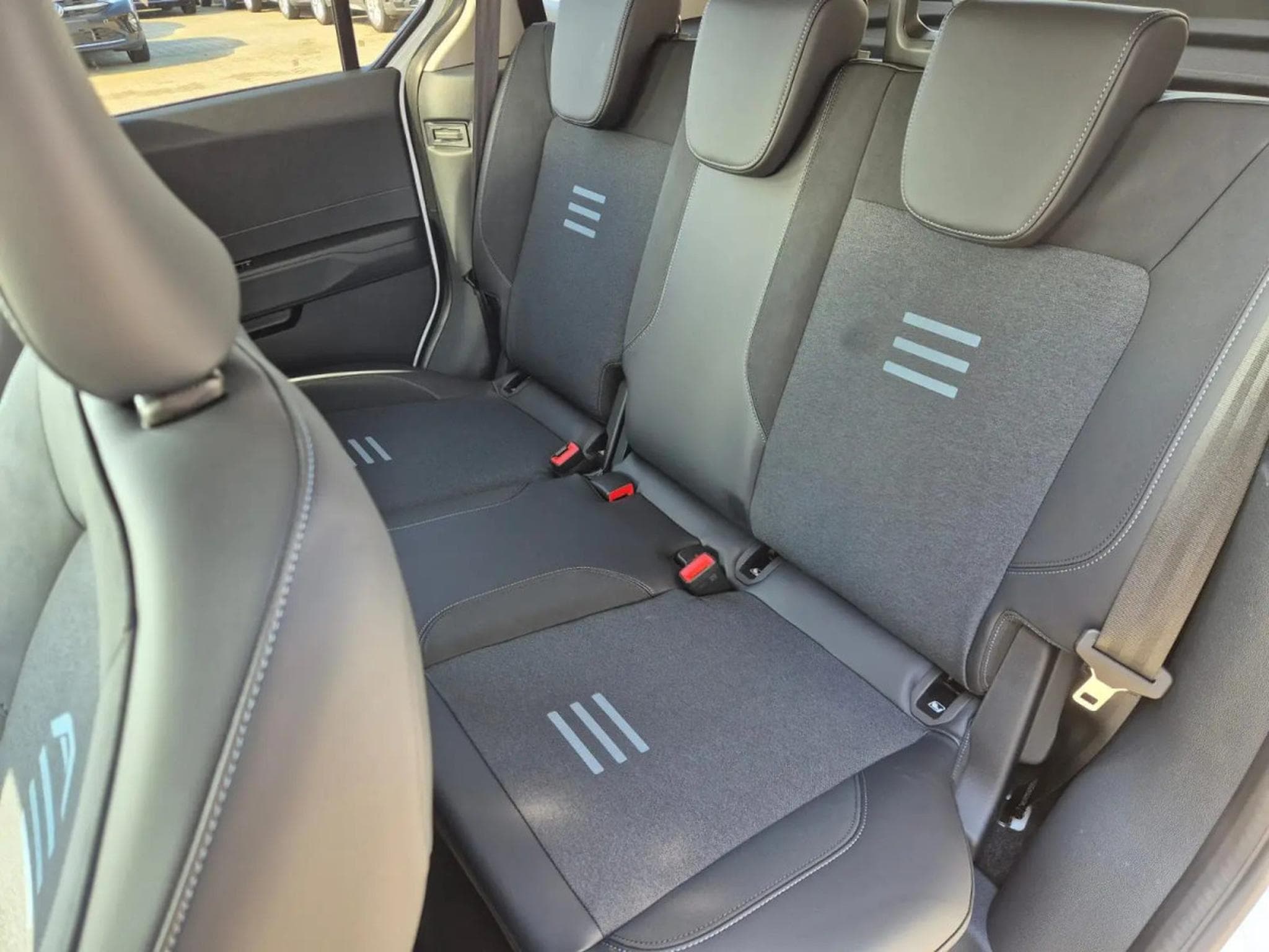 Ford Tourneo 1.0i Ecoboost 125 Active (2026) - Photo 10