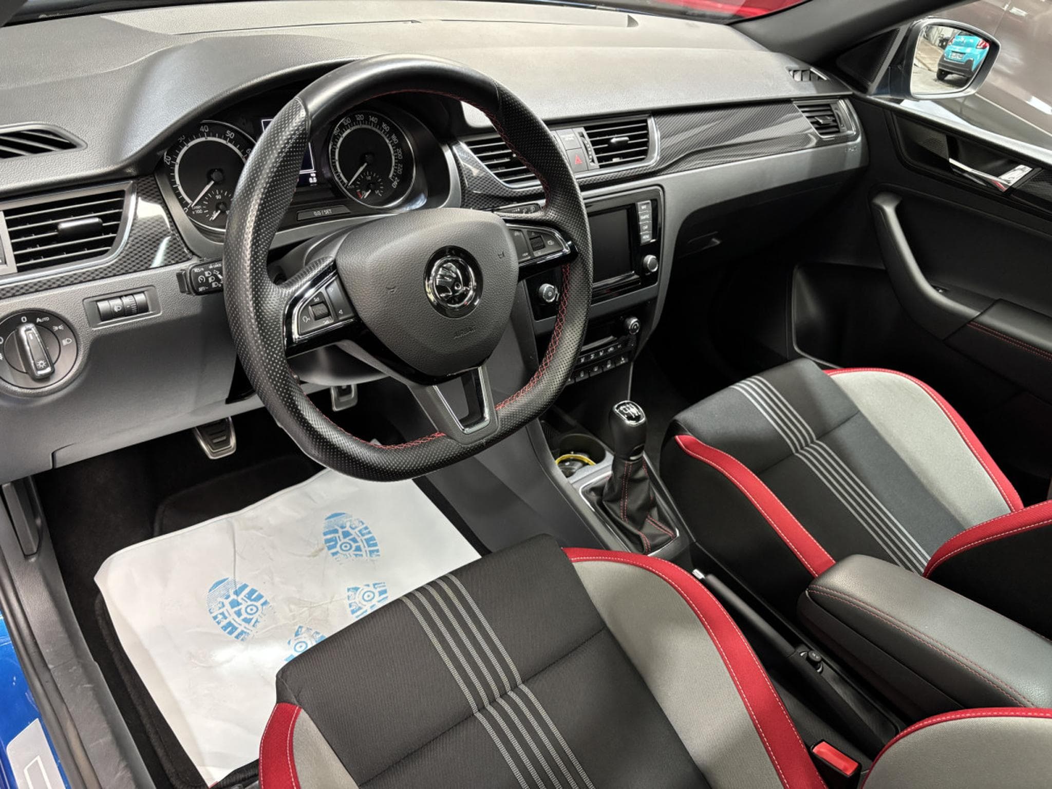 Skoda Rapid 1.0 TSI Monte Carlo (2018) - Photo 9