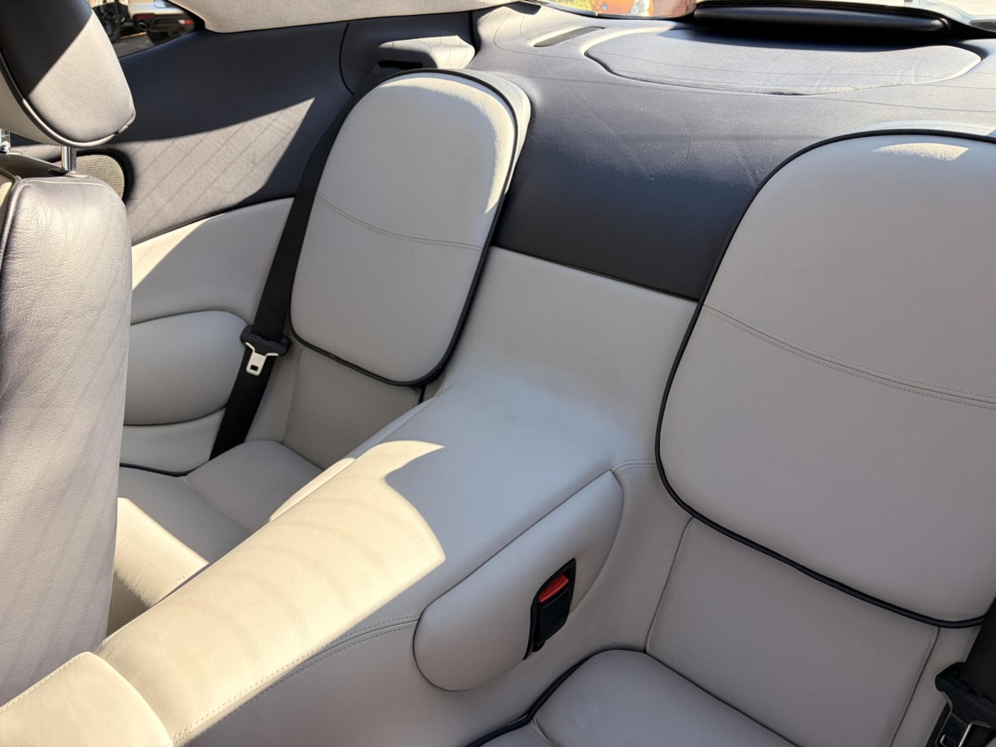 Aston-Martin DB7 V12 6.0 (2002) - Photo 10