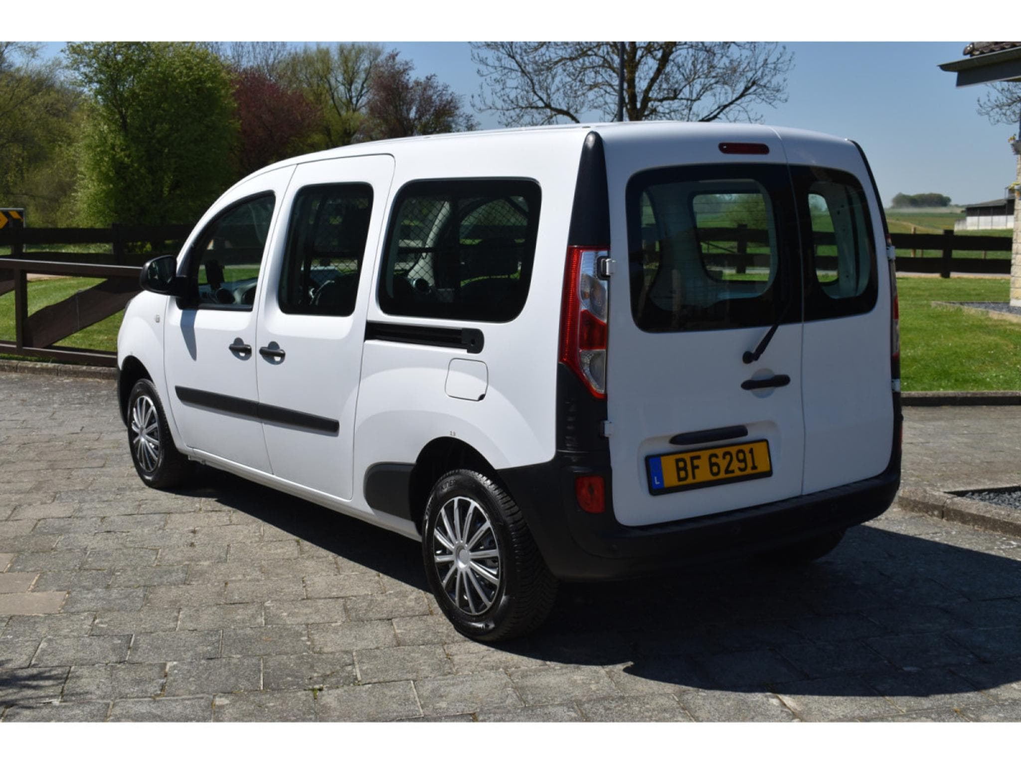 Renault Kangoo MAXI 1,5 DCi 95  8900km comme neuf (2022) - Photo 6
