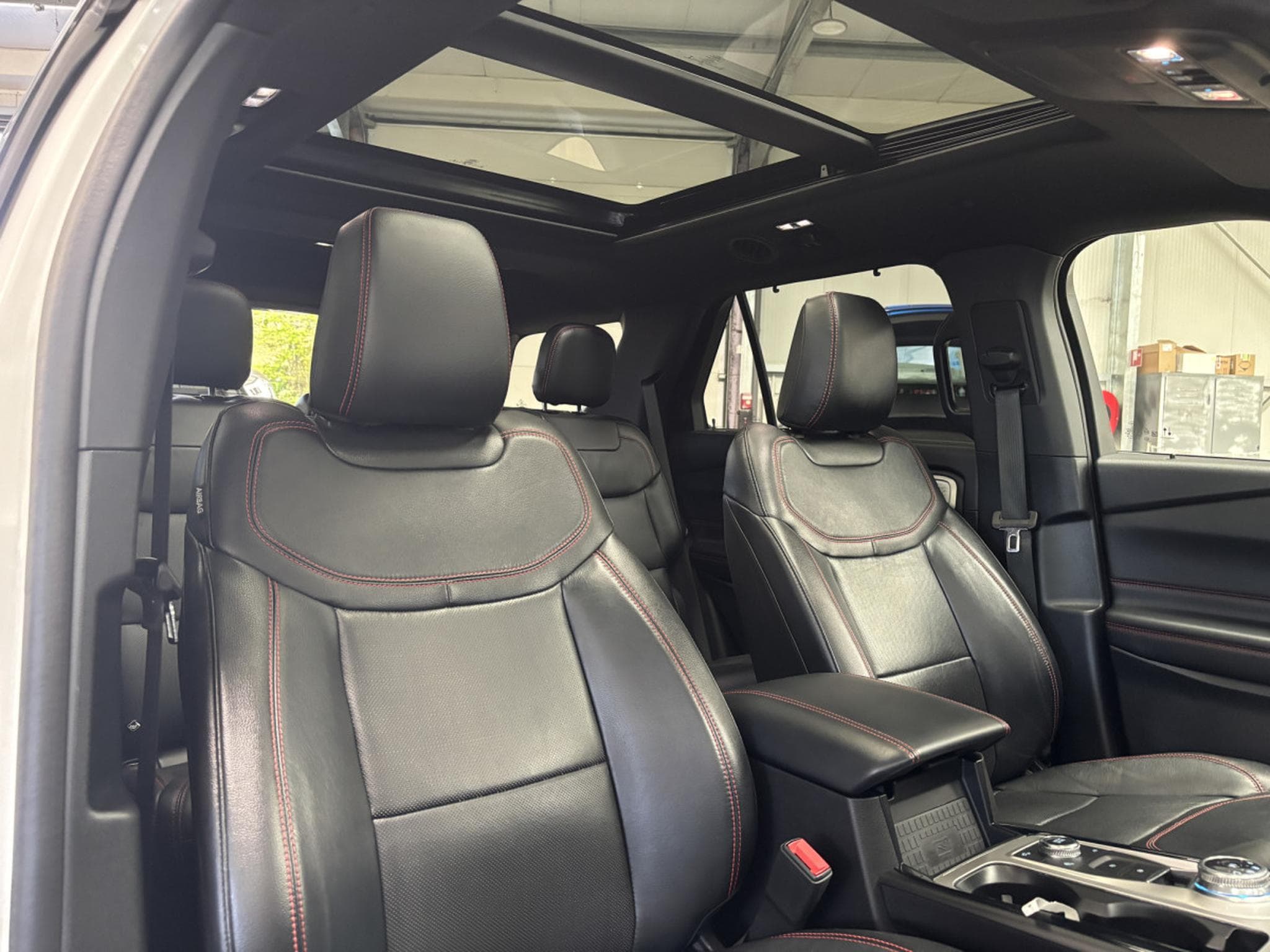 Ford Explorer 3.0 St Line Plug-in Hybrid 7 Seats (2021) - Photo 12