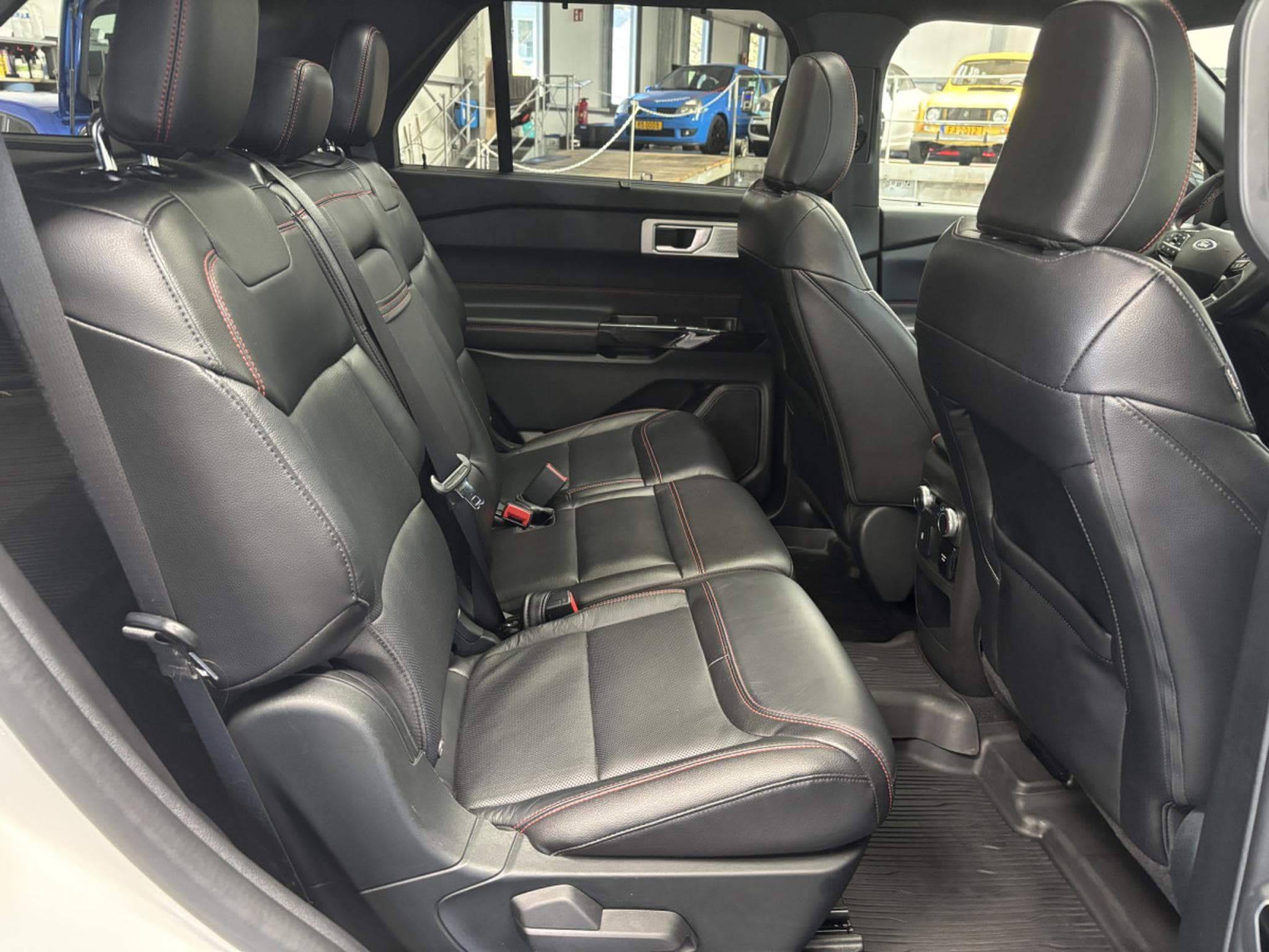 Ford Explorer 3.0 St Line Plug-in Hybrid 7 Seats (2021) - Photo 13