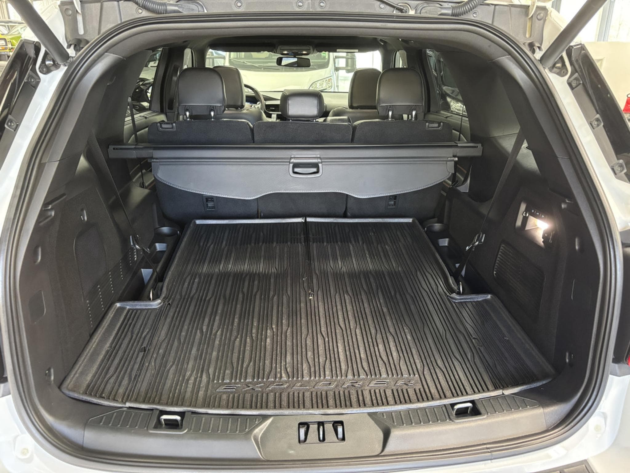 Ford Explorer 3.0 St Line Plug-in Hybrid 7 Seats (2021) - Photo 14