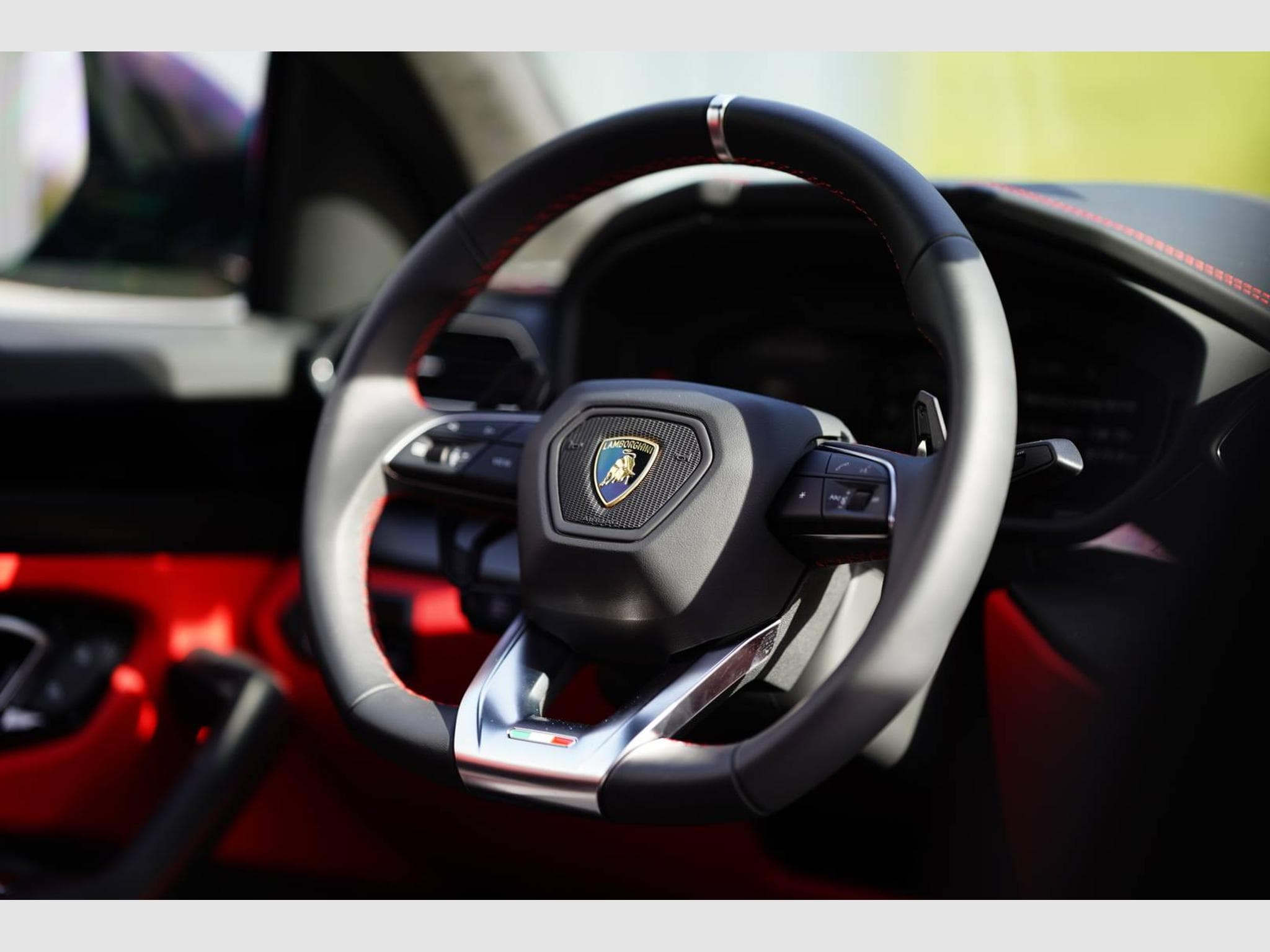 Lamborghini  Urus S V8 4.0L 666CH – Configuration exceptionnelle noir mat – 1è (2025) - Foto 31