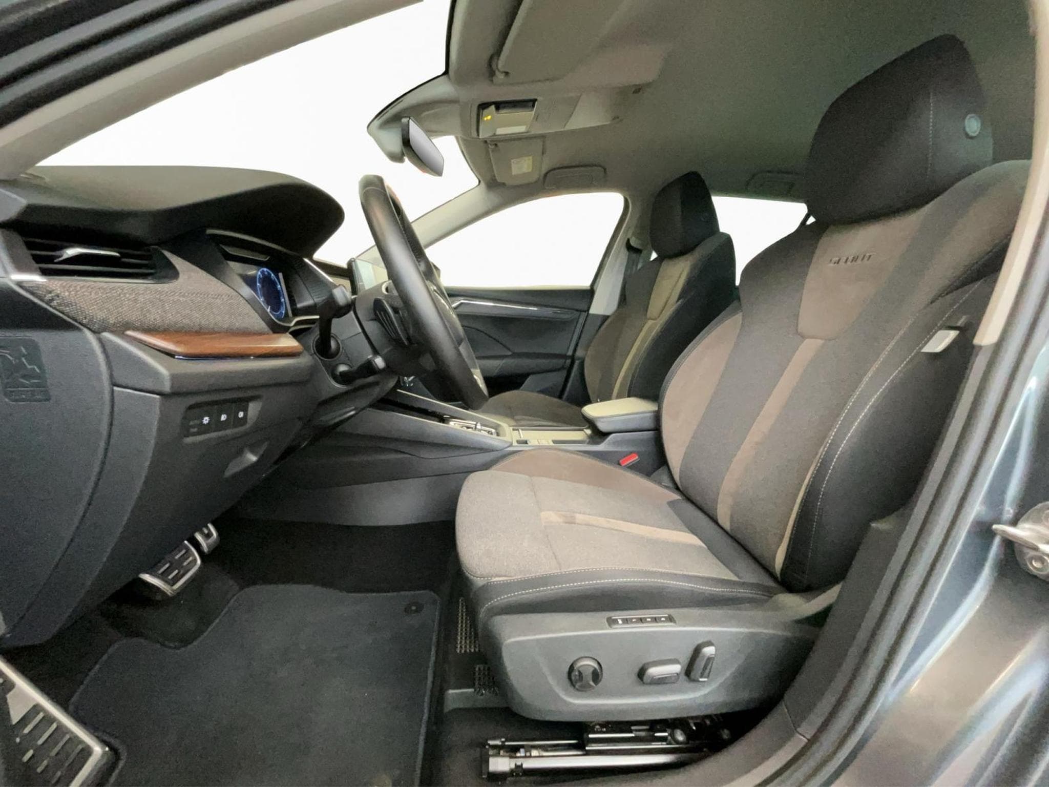 Skoda Octavia Combi+Scout+DSG+4x4+AHK (2022) - Photo 9