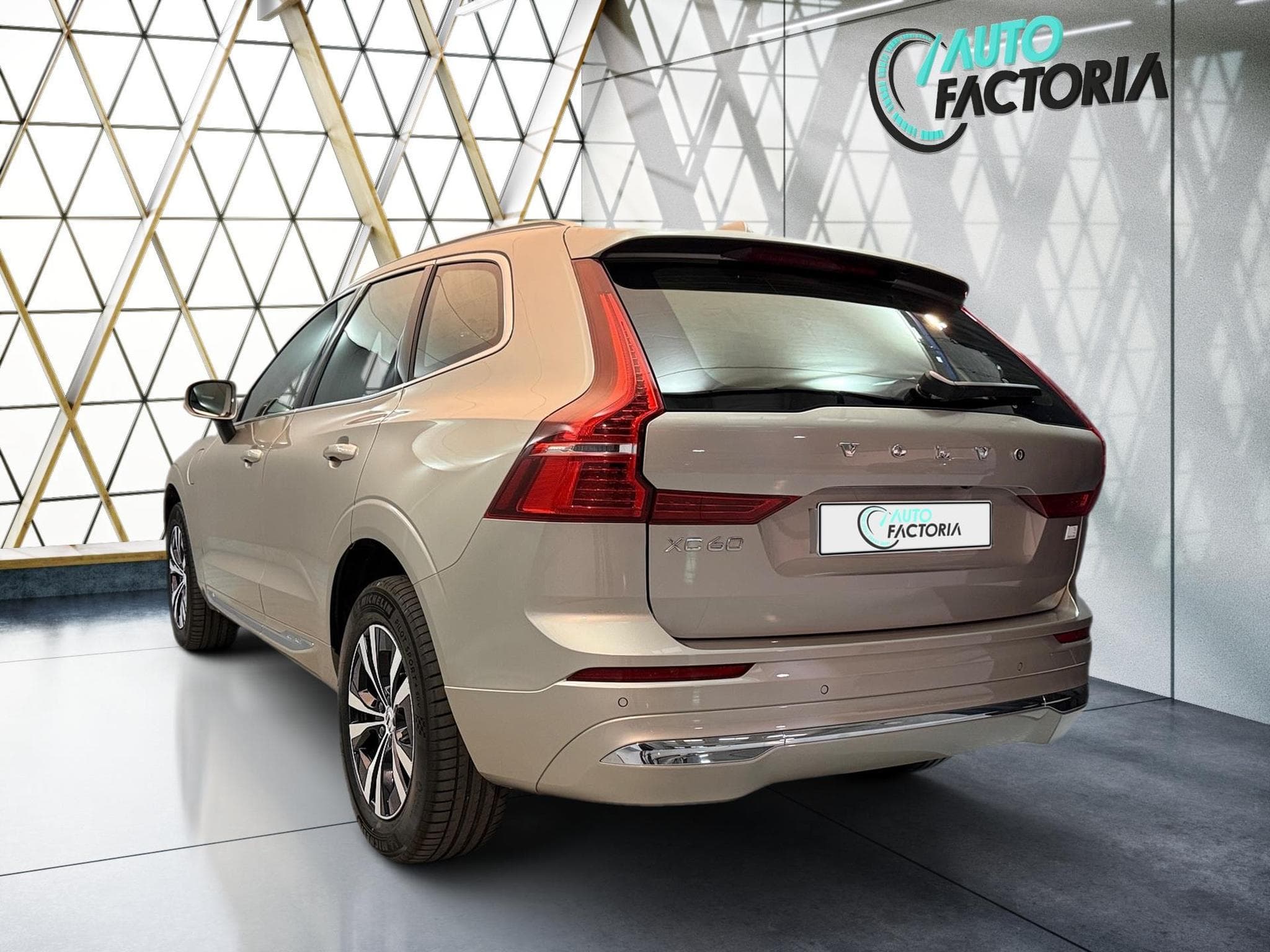 Volvo XC60 -43% T6 PHEV 350cv BVA8 4X4 +T.PANO+GPS+Options (2024) - Foto 4