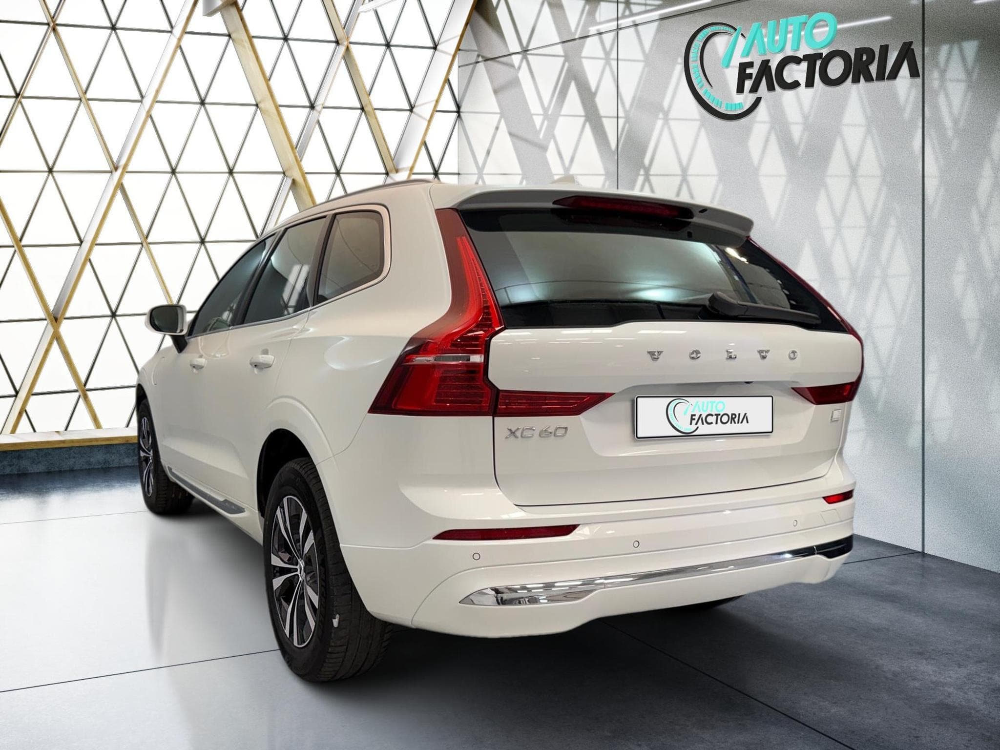 Volvo XC60 -43% T6 PHEV 350cv BVA8 4X4 +T.PANO+GPS+Options (2024) - Foto 4