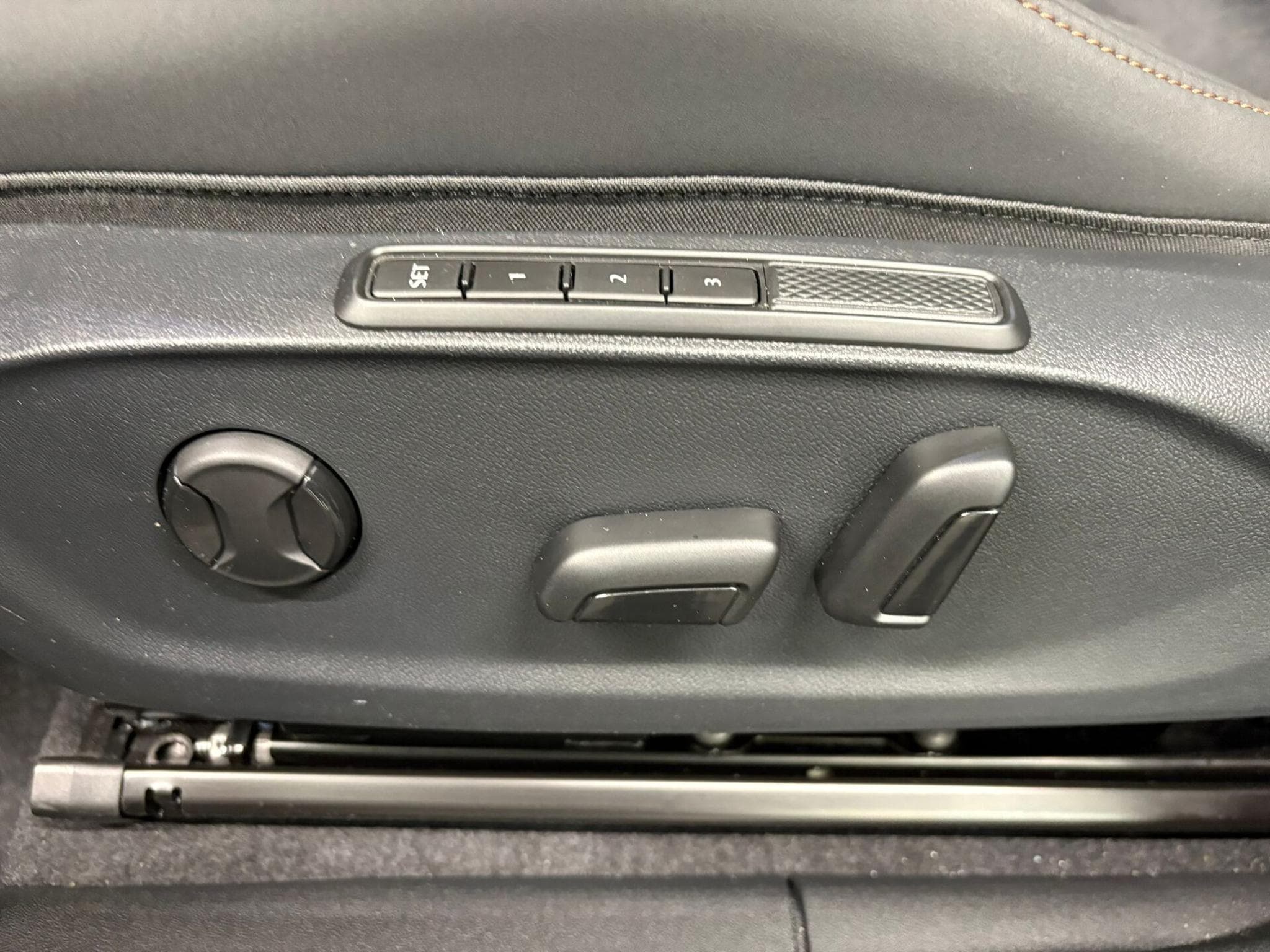 Cupra Terramar VZ 2.0 TSI 265cv 4x4 PANO/ATTELAGE/CAM360 (2026) - Photo 13