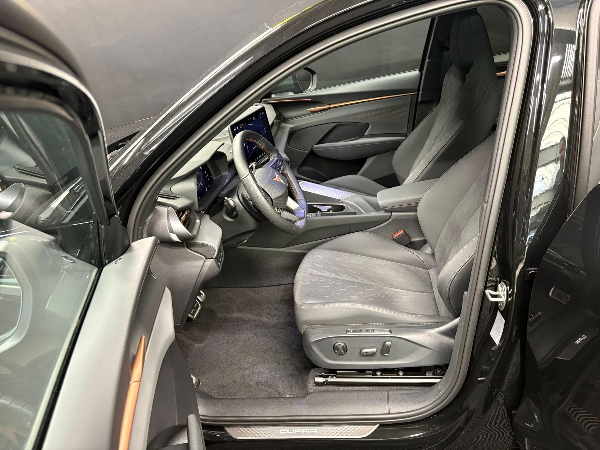 Cupra Terramar VZ 2.0 TSI 265cv 4x4 PANO/ATTELAGE/CAM360 (2026) - Photo 7