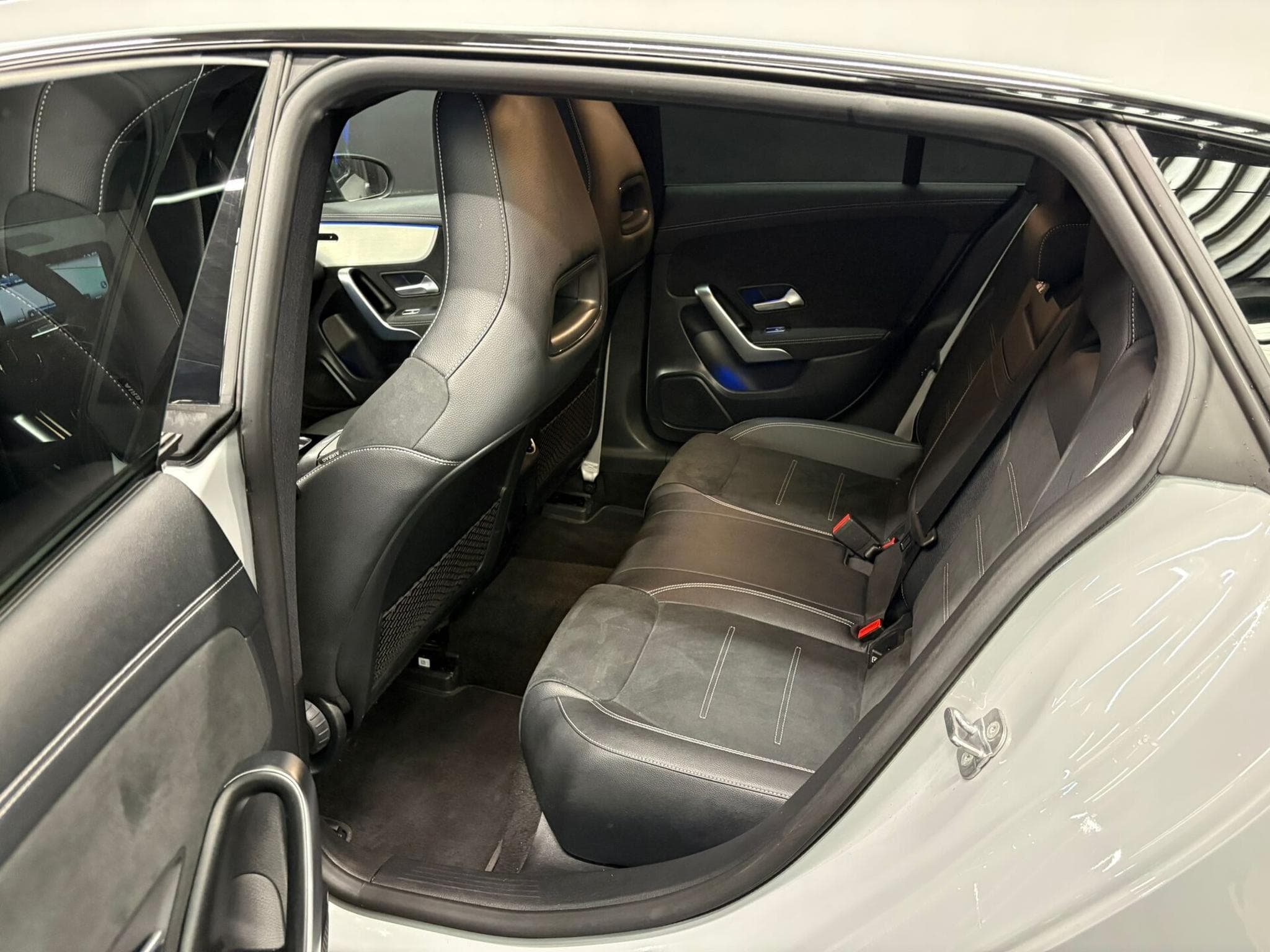 Mercedes CLA 200 AMG night edition CAMERA/ATTELAGE (2025) - Photo 15