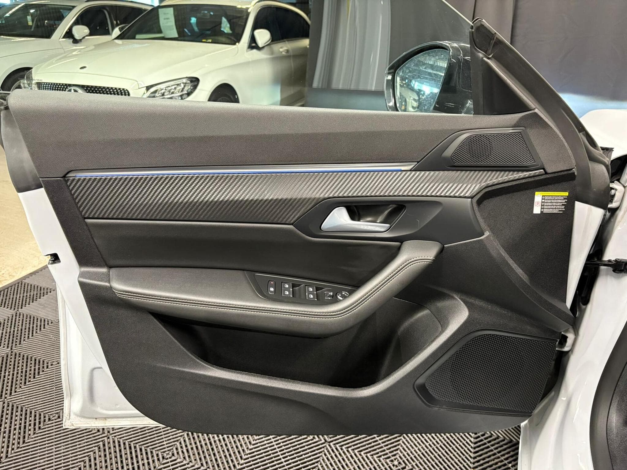 Peugeot 508 SW GT Blue HDI 130 EAT8 (2024) - Photo 9