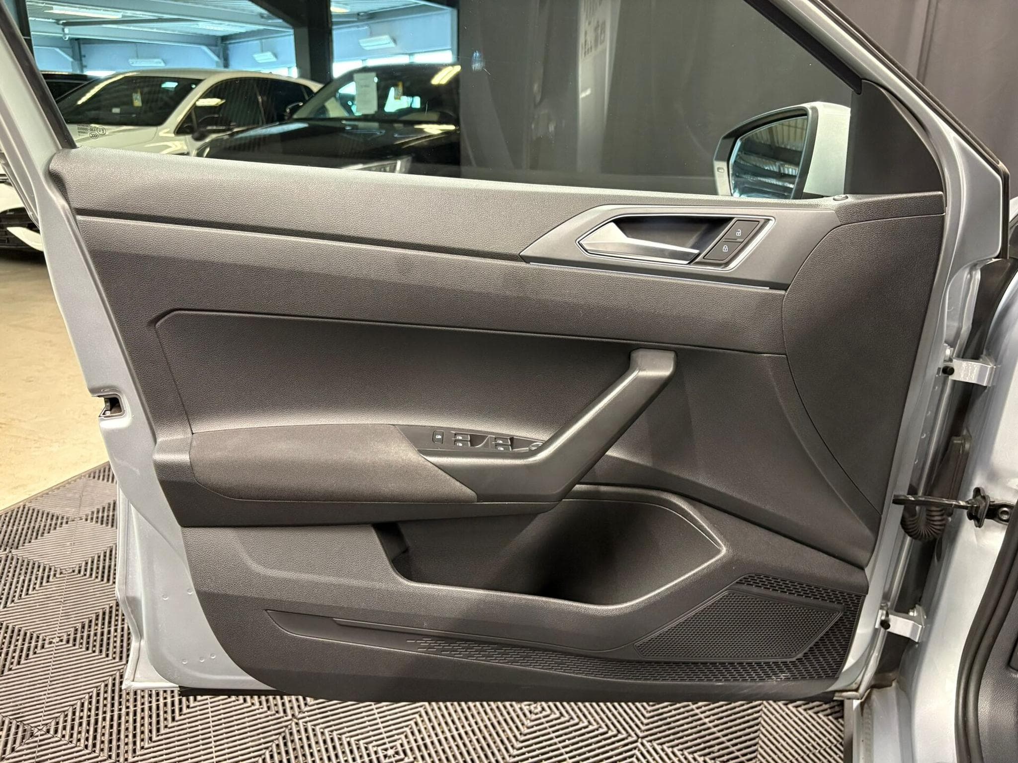 VW Polo 1.0 TSI R-line 110 DSG7 (2023) - Foto 10