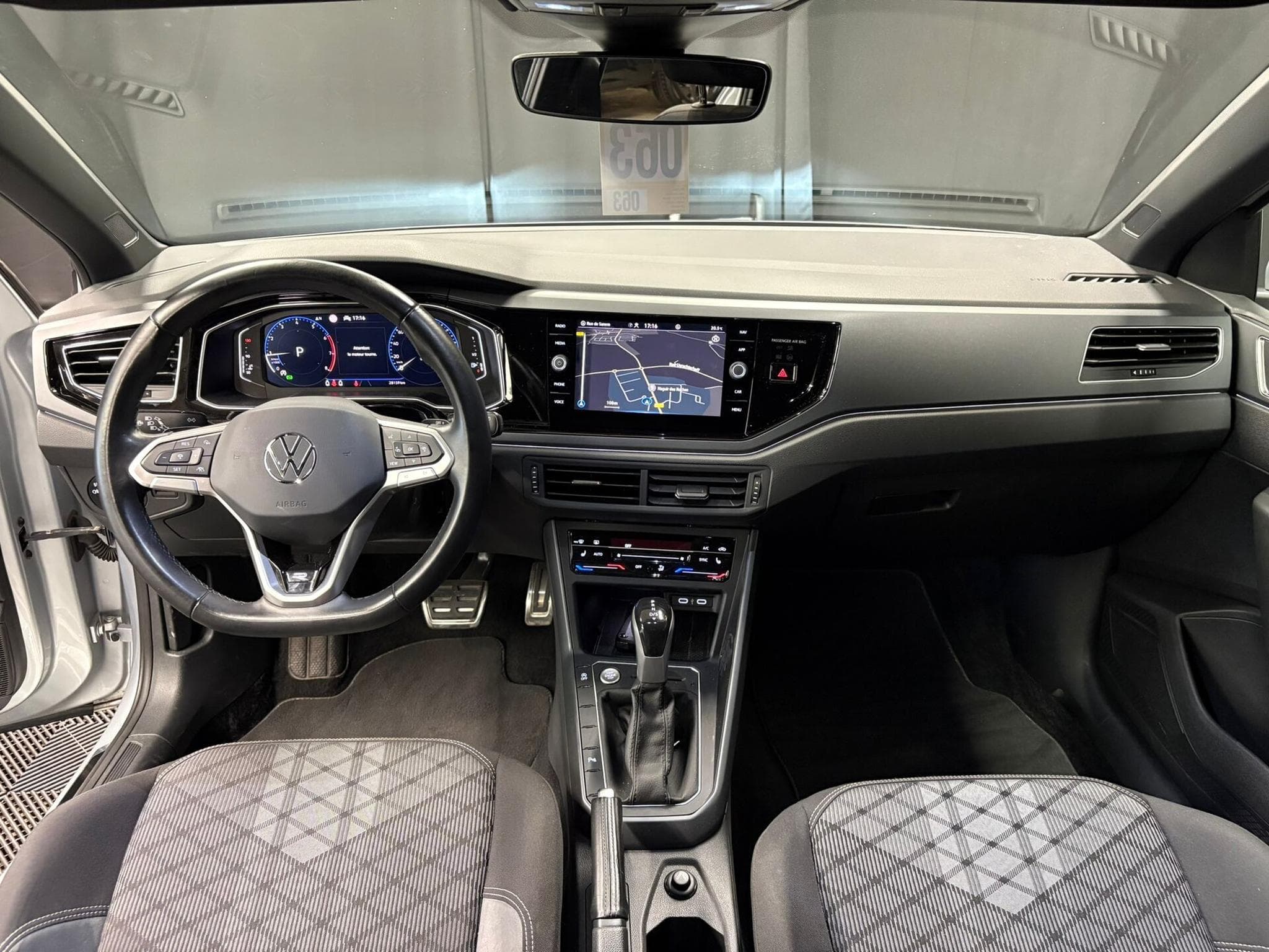 VW Polo 1.0 TSI R-line 110 DSG7 (2023) - Foto 13