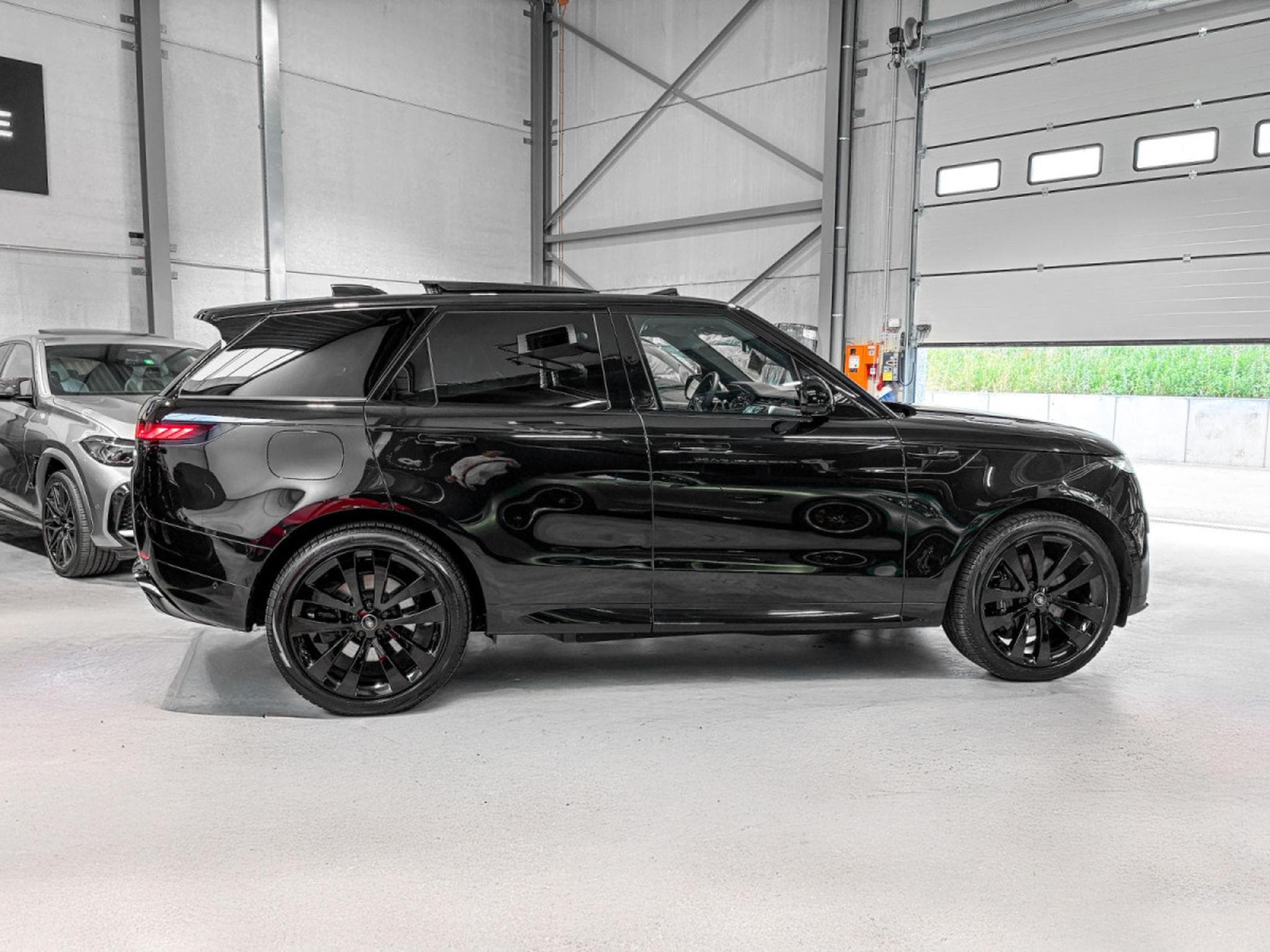 Land-Rover Range Rover Sport DYNAMIC HSE P440E/22/AHK/PANO/VOLL (2023) - Photo 16