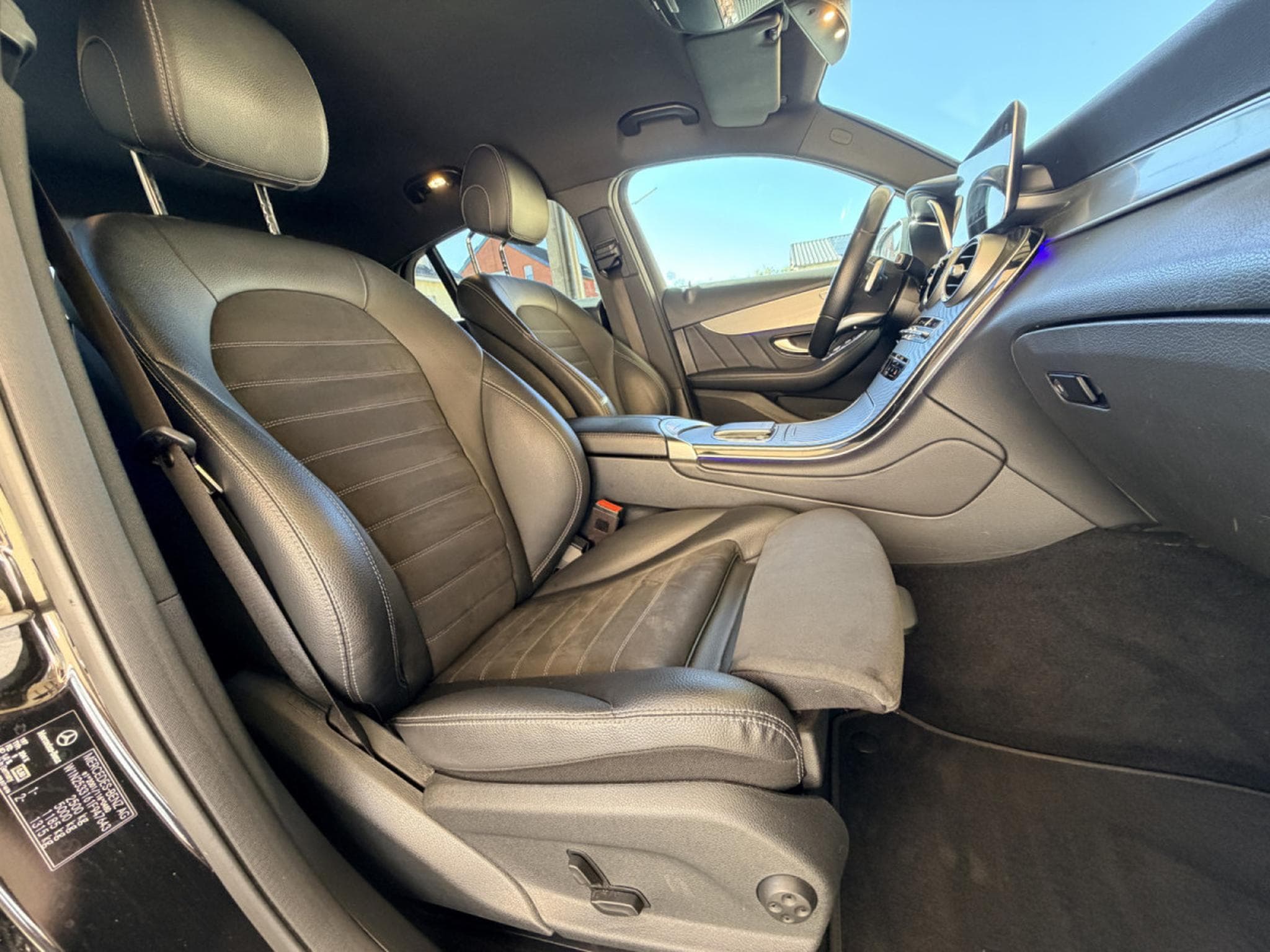 Mercedes GLC 200 4 MATIC Pack-Amg 163cv (2021) - Photo 8