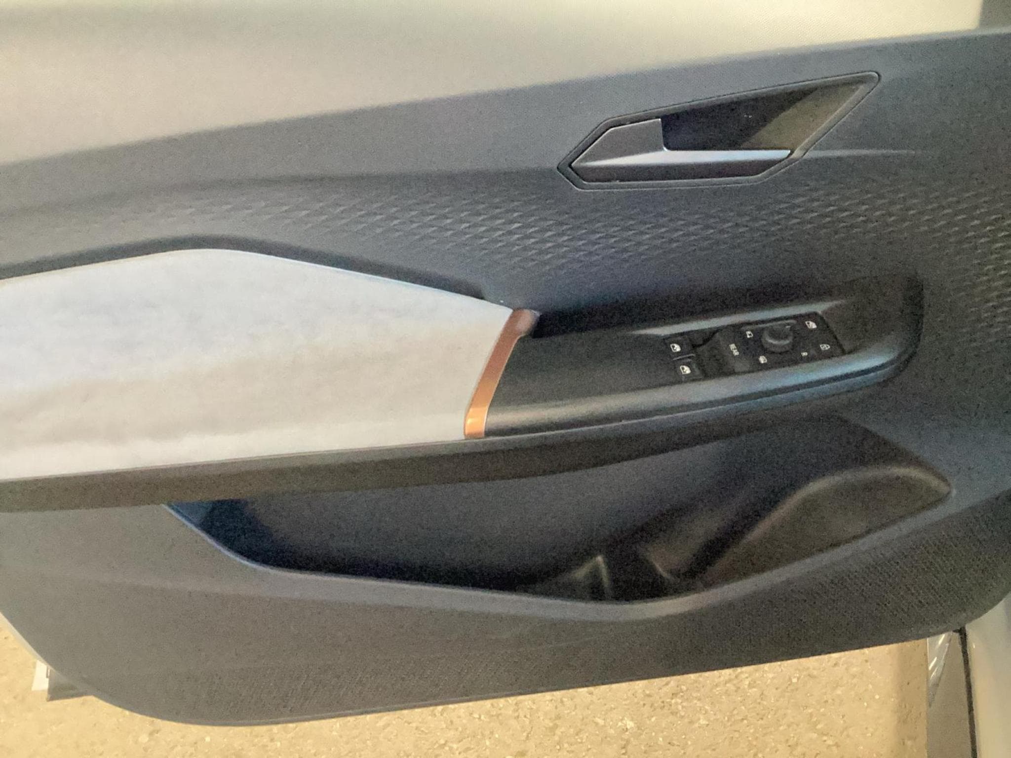 Cupra Born 77kWh+eBOOST+P.Dynamic+P.Skyline (2024) - Photo 13