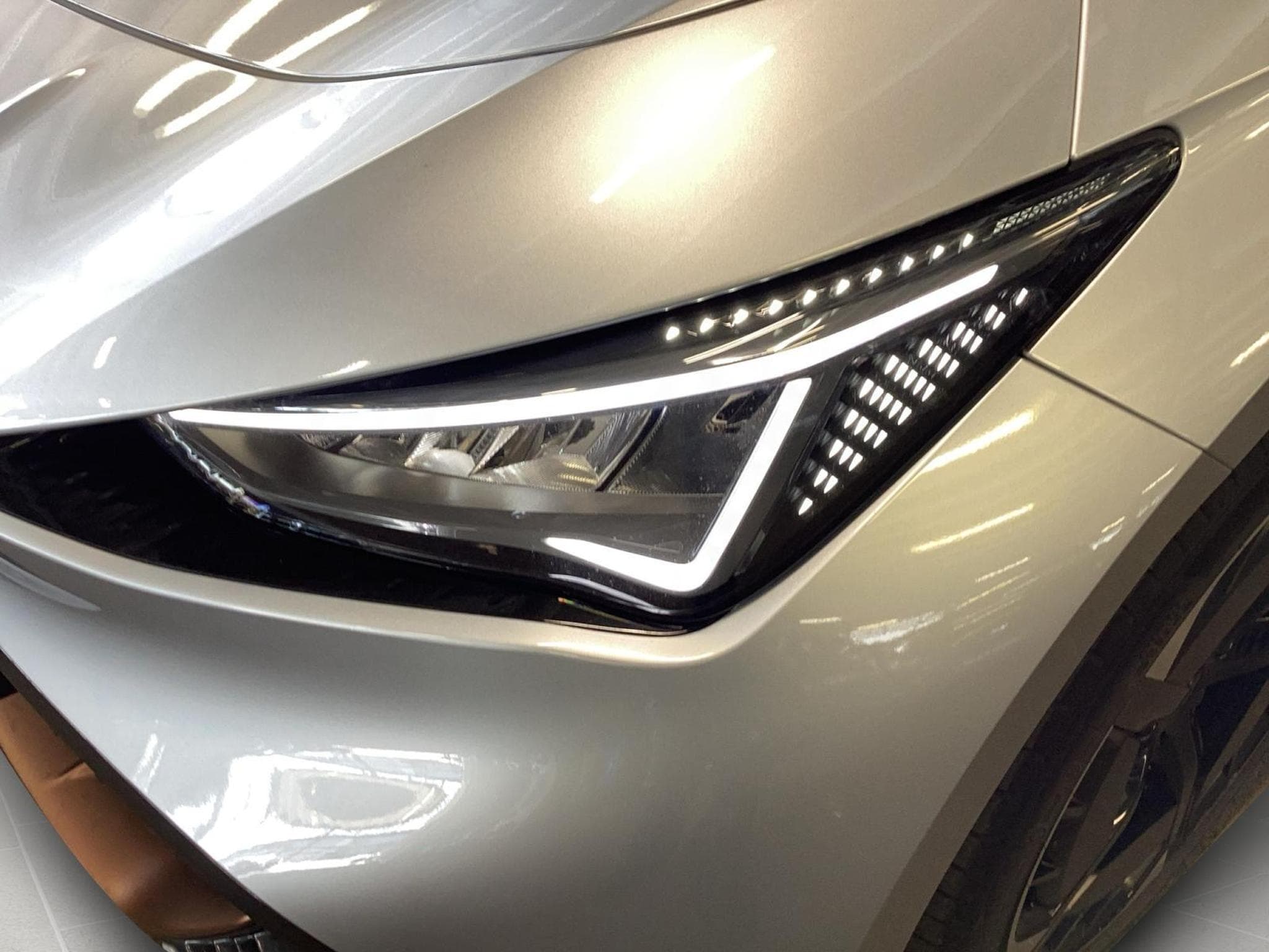 Cupra Born 77kWh+eBOOST+P.Dynamic+P.Skyline (2024) - Photo 17