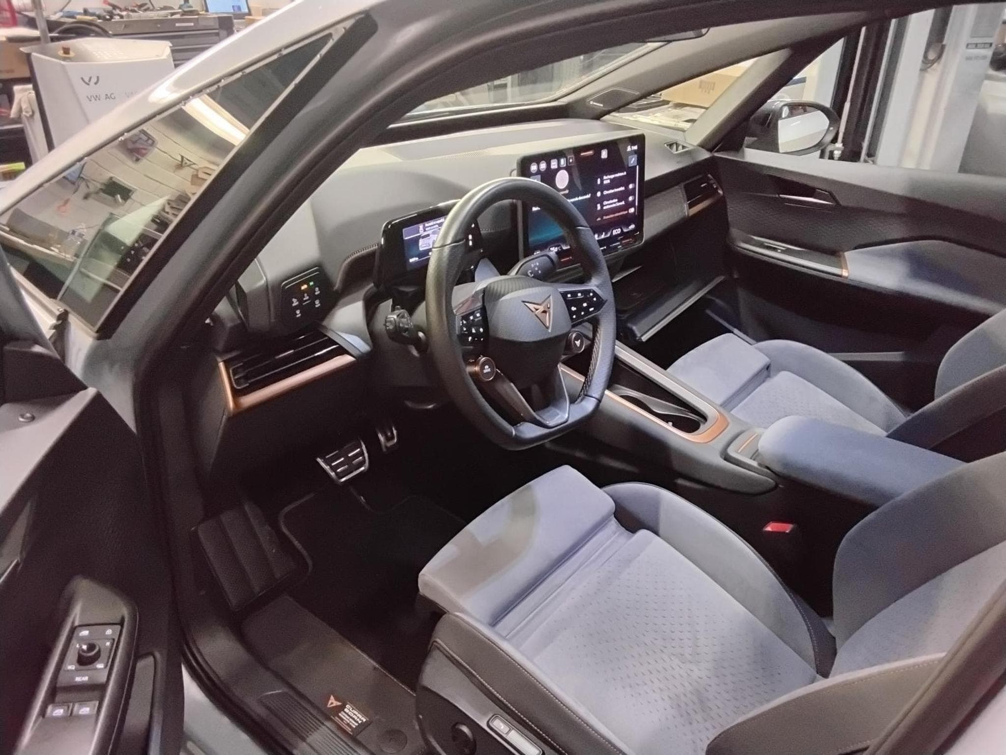 Cupra Born 77kWh+eBOOST+P.Dynamic+P.Skyline (2024) - Photo 20